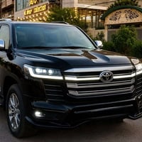 لاندكروز مميزه جدا وكالة ساز موديل 2023 داخل احمر جلد فئه VX Limited م...