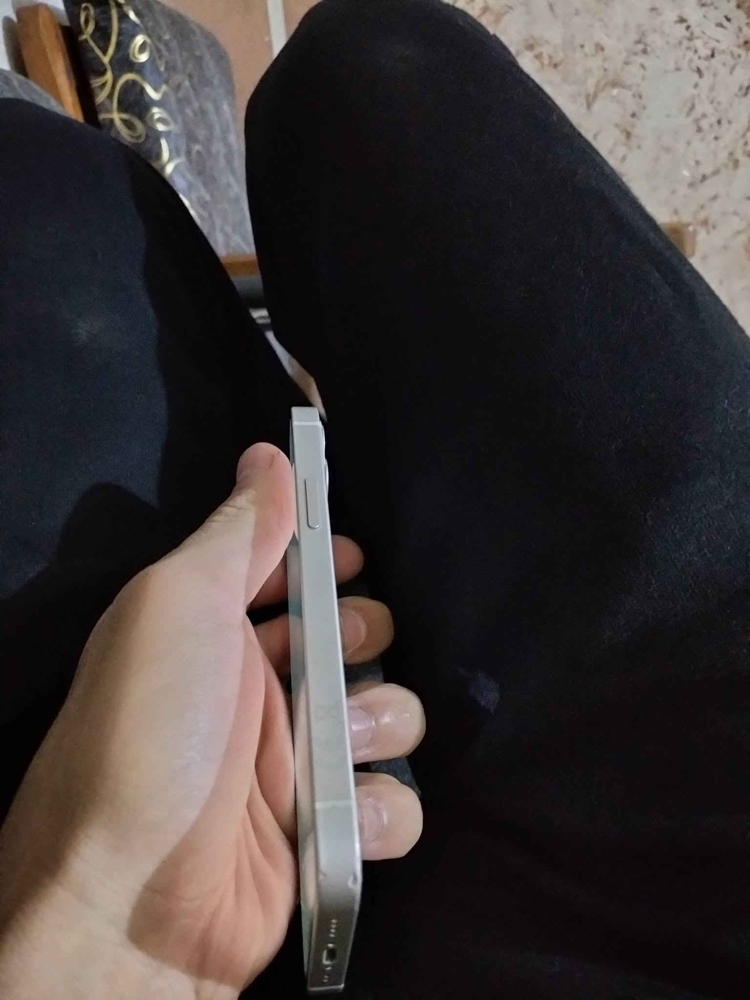السلام عليك ايفون 12 العادي نضيف كلش مبدل بس بطاريه شراي اتصل ودلل وياه كارتونته رقمي ***********

نص مكتوب في الصور:
- ٣:٥٧
- القطع والخدمة
- تجمع Apple سجل تاريخ القطع والخدمة، وهذا السجل يعرض معلومات عن هذا الـ iPhone وحالته وتفاصيل إصلاحه. معرفة المزيد...
- سجل تاريخ الخدمة
- البطارية
- غير معروف
- بصمة الوجه
- مشكلة
- ٣:٥٧ حول الاسم < iPhone إصدار iOS < 27.0 اسم الطراز iPhone 12 mini رقم الطراز MGE43AA/A الرقم التسلسلي C7CDQA6T0GPX انتهت صلاحية التغطية سجل تاريخ القطع والخدمة الأغاني . الفيديوهات ١٧٢ الصور ٢٢٧ السعة ١٢٨ غ.ب.