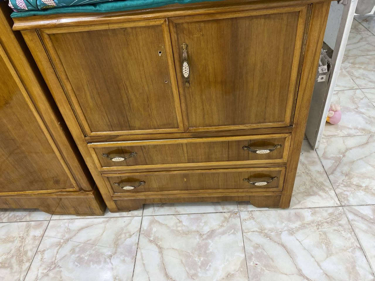 غرفه للبيع نظيفه ما مستخدمه غير شهر واحد / صاج طبيعي واصلي
العنوان بغداد الكاظمية 
السعر مليونين وبيها مجال 
هذا رقم الهاتف واتساب ***********
