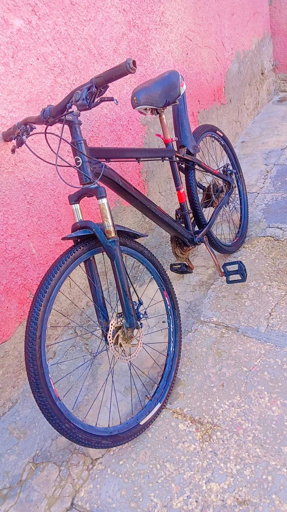باسكل سباقات جبلي العطلة الوحيد بي هوه  الدواسات وحده ممروده 

