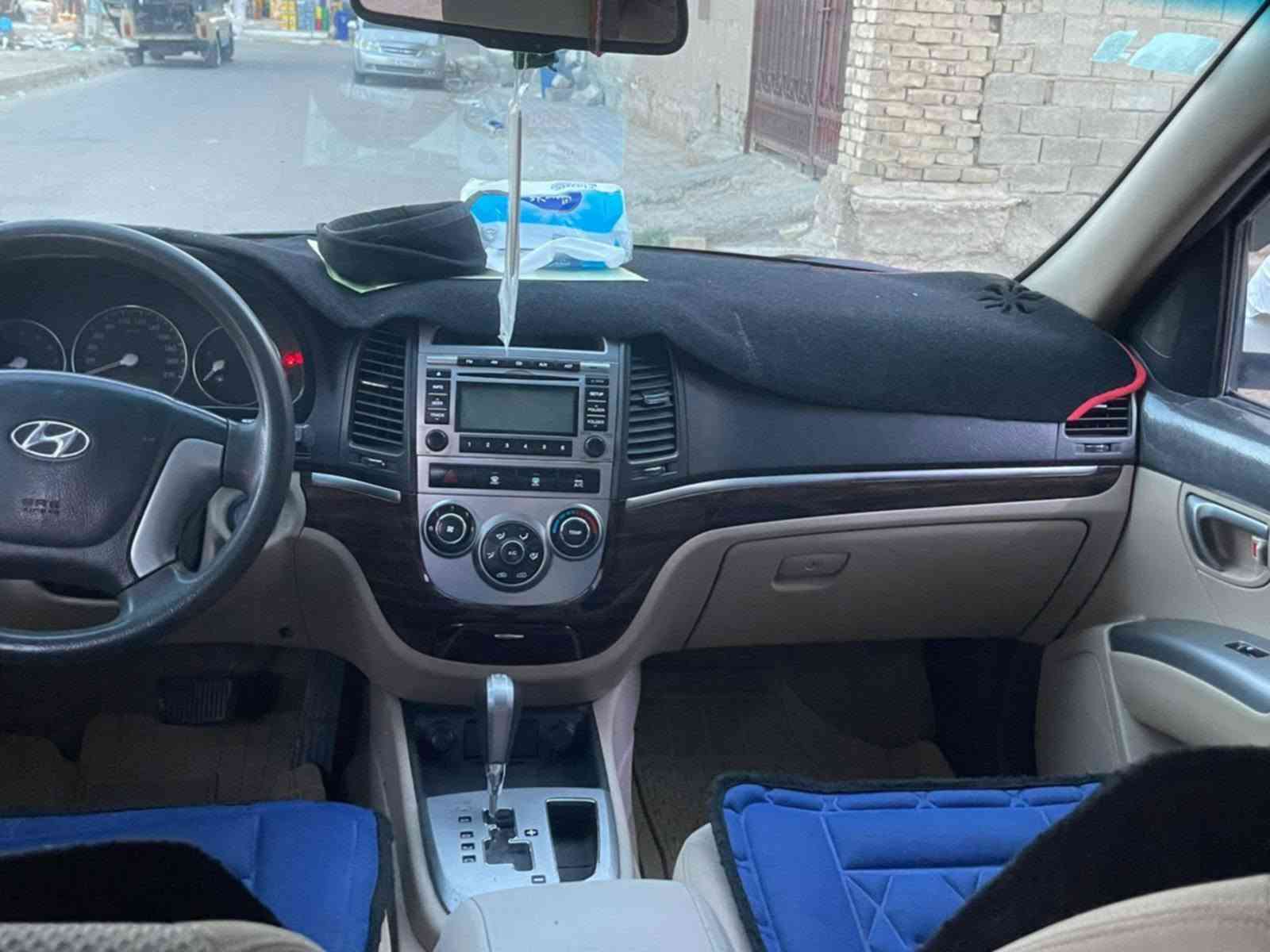 سنتافي موديل 12 محرك ٤ سلندر سياره نضيفه بمعنا الكلمه مكفوله خليجيه بيهه شبر صبغ بالباب الخلف السايق فقط متصرف عليهه دينار السعر ١٤٥ وشوي مجال مكان السياره صويره اتصال ***********
