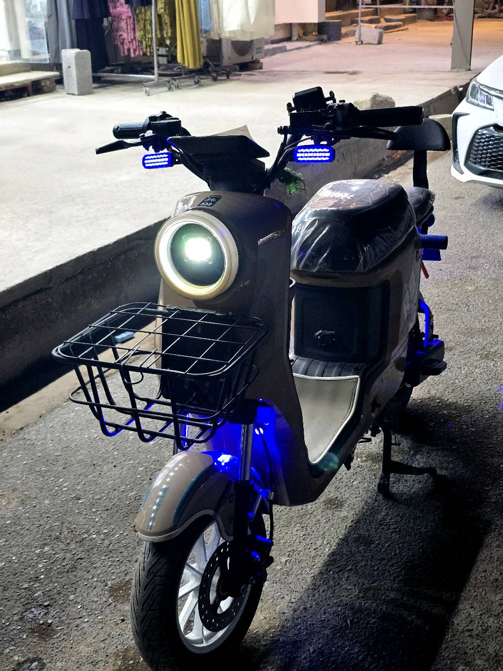 2025R9
ست بطاريات فول 
كفاله
لايت زنون عالي ناصي 
نضام بك Rرجوع للخلف
السعر 450وبيها مجال بسيط