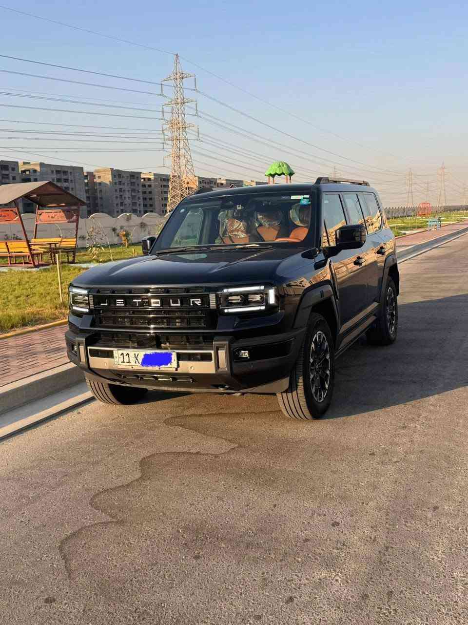 للبيع جيتور G700 بريميوم 2026 بغداد

السعر : 76 مليون

الممشى: 16 كم قابل للزياده 

المواصفات 

نوع المحرك: بلكن  PHEV

2.0 تيربو 4 سلندر مع محركين كهربائيين

قوة النظام تصل إلى 904 حصان

الدفع: رباعي 4WD

عدد المقاعد: 6

مكفولة وقيد الضمان

- عزم النظام 1135 نيوتن متر

- تسارع من 0 إلى 100 كم/ساعة خلال 4.6 ثانية

- بطارية فوسفات حديد الليثيوم

- محركان كهربائيان أمامي وخلفي

- هيكل شاصي مستقل Body-on-Frame

- تعليق هوائي وتحكم بالركوب حسب التجهيز

- خلوص أرضي 230 ملم مع تحكم بالاتفاع والانخفاض

- قدرة خوض بالماء تصل إلى 900 ملم

- زاوية اقتراب 35 درجة

- زاوية مغادرة 28 درجة

- قدرة سحب تصل إلى 2500 كغم

- خزان وقود 100 لتر

الراحة والفخامة:

- مقاعد متعددة الوظائف

- مقاعد 4 مساج

- مقاعد تدفئة وتبريد حسب التجهيز

- مقاعد أمامية مريحة مع مساند للساقين

- مقصورة واسعة من 6 مقاعد

- نظام صوت فاخر

- شاشة وأنظمة ترفيه متطورة

- كاميرات 540 درجة

- أنظمة مساعدة السائق والرادار

- مثبت سرعة متكيف

- مراقبة النقطة العمياء

- تحذير التصادم الخلفي

- مساعد تغيير المسار

- مساعد الحفاظ على المسار

- نظام مساعدة قيادة 

- مساعد الازدحام المروري

- مثبت سرعة ذكي

السيارة  فول مواصفات وحالة ممتازة جداً تغليف PPF ودرع للجامه الاماميه والبنورامه وحمايه الشمس للنوافذ والجامه الخلفيه 

مكفولة وقيد الضمان ومضيوف اله ارضيات تفصال درجه اولى مع تغليف تسيرن وشباك امامي ودوسات وغيرها 

موقع السياره الصرة مدينة مجمع الجوهرة خلف المدينة الرياضية

رقم الهاتف *********** 
مهندس يوسف
Mr.T2 Store 
مستر تي 2 ستور

#سيارتك_تحجي_ستايلك ويه Mr.T2 Store 

جميع اكسسوارات وكماليات سيارات جيتور
الاصلية فقط.

كل المنتجات بجودة عالية جدا، واعلى كوالتي موجود واسعار مناسبة جدا مع الجودة

العراق-بغداد
المنصور-الداوودي 

Whatsapp:***********
Whatsapp Channel: https://whatsapp.com/channel/0029VbD5euW6buMDQSMeml0O
متوفر توصيل بغداد ومحافظات 
تواصل ويانا من خلال الرابط التالي:

https://linktr.ee/mr.t2.store

اكسسوارت جيتور T2 العراق
اكسسوارات جيتور T2 بغداد
اكسسوارت T2
كماليات T2
كماليات L6
اكسسوارات L6
كماليات T1
اكسسوارات T1
كماليات جيتور
اكسسوارت جيتور
اكسسوارت جيتور G700
كماليات جيتور G700
جيتور G700
