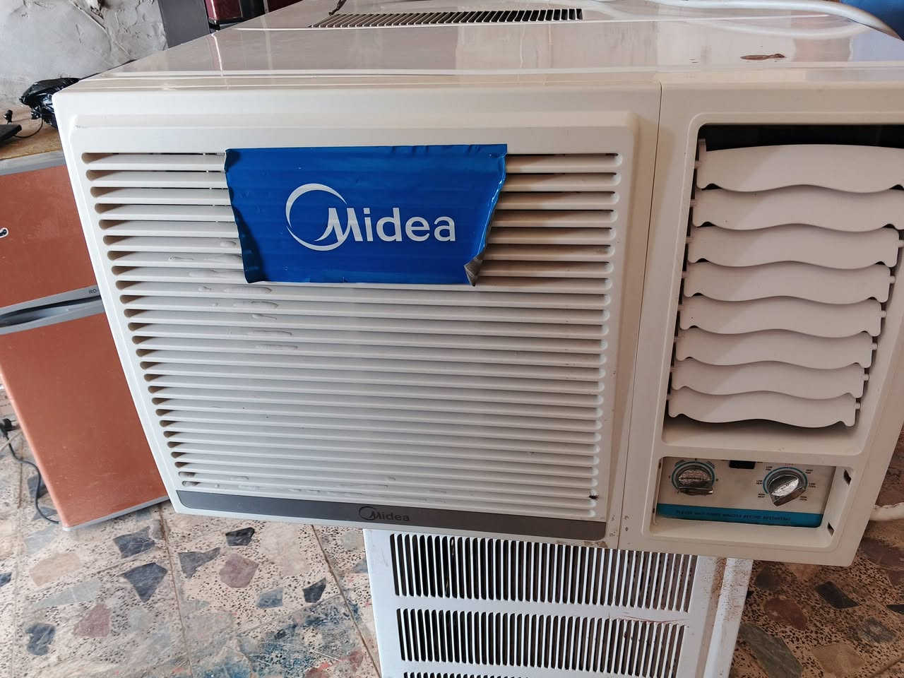 سلام عليكم ورحمة الله وبركاته
مكيف مكفول كفاله عامه 
نوعيه ميديه كله على بلاد 
شرط التبريد 🥶 
سعر 240وبي مجال بصيط 
‏‪***********‬‏بي واتساب 
‏‪***********‬‏بي تصال
