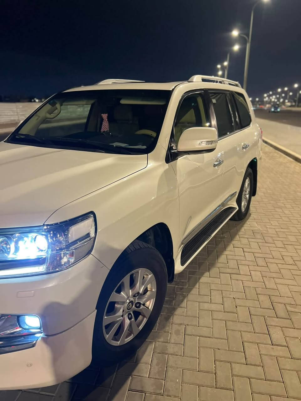 🚘 للبيع Toyota Land Cruiser GXR 2016
الموديل: 2016
الفئة: GXR
الممشى: 160,000 كم
السيارة كلين تايتل
السيارة نظيفة وجاهزة 
السيارة صار شهر محولها رقم جديد سنوية جديدة باسمي
💰 السعر: 45,500$
قابل للتفاوض بالمعقول .

📍 الموقع: البصرة
الرقم للأستفسار ***********
