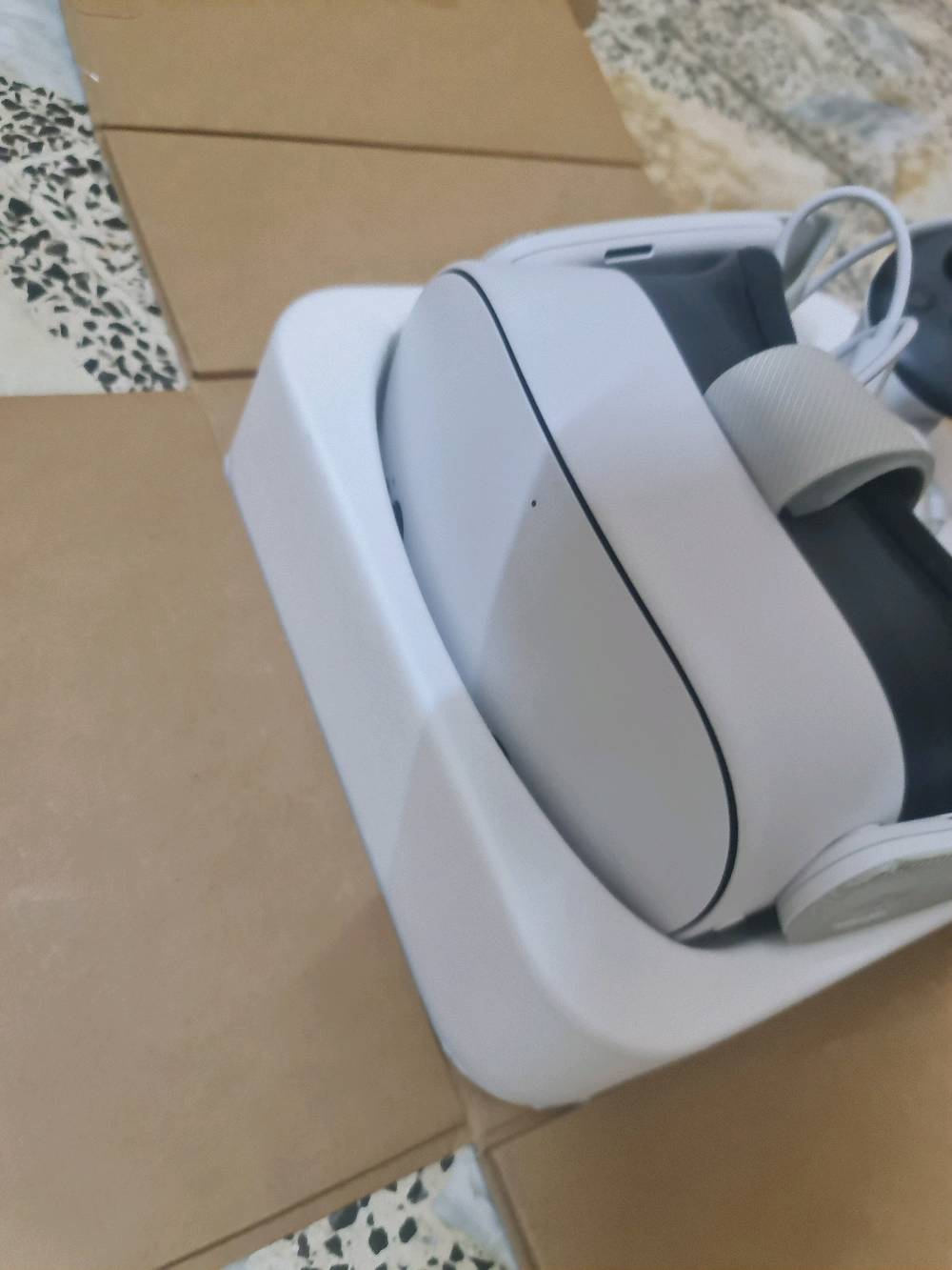 نضاره vr ميتا كويست  3s  جديده مستعمله فقط 3 ايام ذاكره 256 سعر 450 وبيها مجال
وين مكانك بالضبط وشكد قابل للتسليم اليدوي؟: 
مكاني بغداد الاعضميه 
بيها أي خدش أو ملاحظات على النظارة أو اليدات أو الشاحن؟: 
جهاز جدبد اي شخط مابي
السعر 450 نهائي لو بيه مجال بسيط؟: 
بي مجال
الجهاز بعده على الضمان أو فاتورة الشراء موجودة؟: 
الجهاز بي ضمان متوفر توصيل جميع محافضات العراق