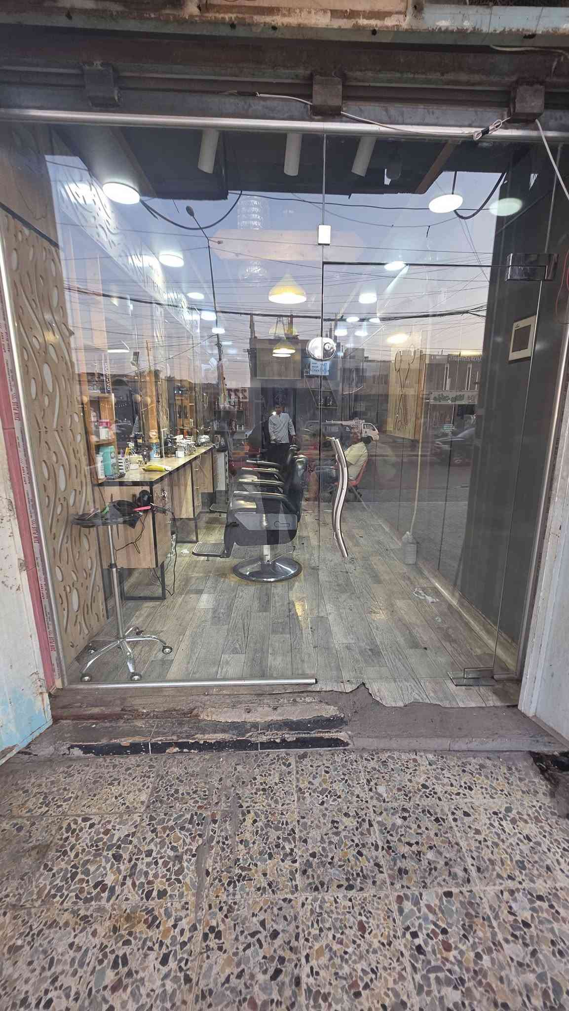 للبيع كراسي حلاقه ومري حلاقه وميوزه حلاقه وجام خانه عرض 260وطول260 العنوان بغداد الحسينيه التواصل واتساب ***********
