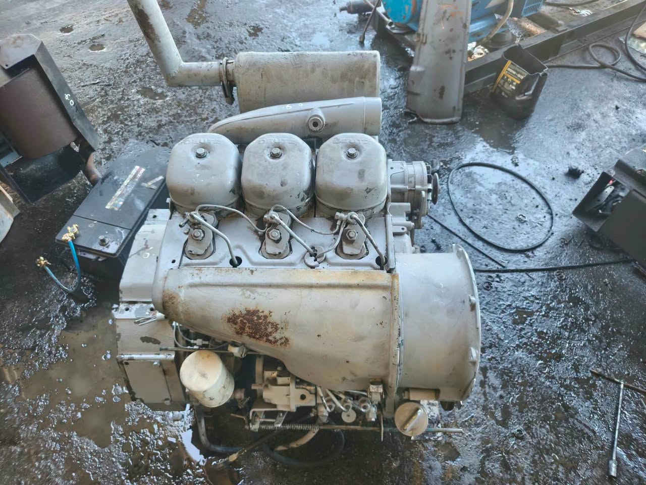 محرك دويز 3 بستم حجم 912 ألماني نوزل قلك  1800 RPM  
محرك ما مفتوح ما مشتغل بالعراق فول نظافة 
عنوان موصل
#متوفر #توصيل
