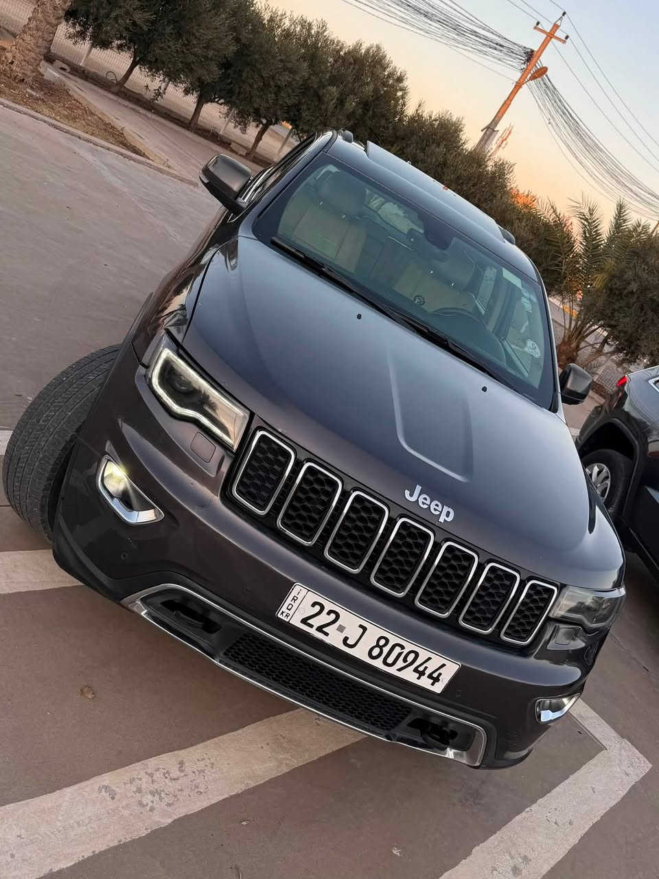 🔥🔥🔥بسعر مناسب جداا🔥🔥🔥
السلام عليكم (Jeep Cherokee) لمتدد 
خليجي شركة هارلم 
المواصفات: فول اعلى فئه بالمتدد ماعدا الشاشات الخلفيه 
1: بانورما 
2: كشنات جلد +كهرباء + تدفئى تبريد 
3: دركة تدفئى 
4: تثبيت سرعة + سياقة ذاتيه 
5: عاكس روئيه ليلية 
6: 4x4 فور ويل 
7:: 5 انضمه قيادة 
8: بجم السياره مغلف بحماية ppf 
وبيها باقي مواصفات معروفه بعد 
الممشى 70 الف كيلو متر 
السياره بيها فقط بارد بالجاملغ الامامي جهة السائق شبر + كارت باب السائق غير هذا مكفوله كفاله عامه 

للاستفسار / *********** واتساب + خط متواجد
