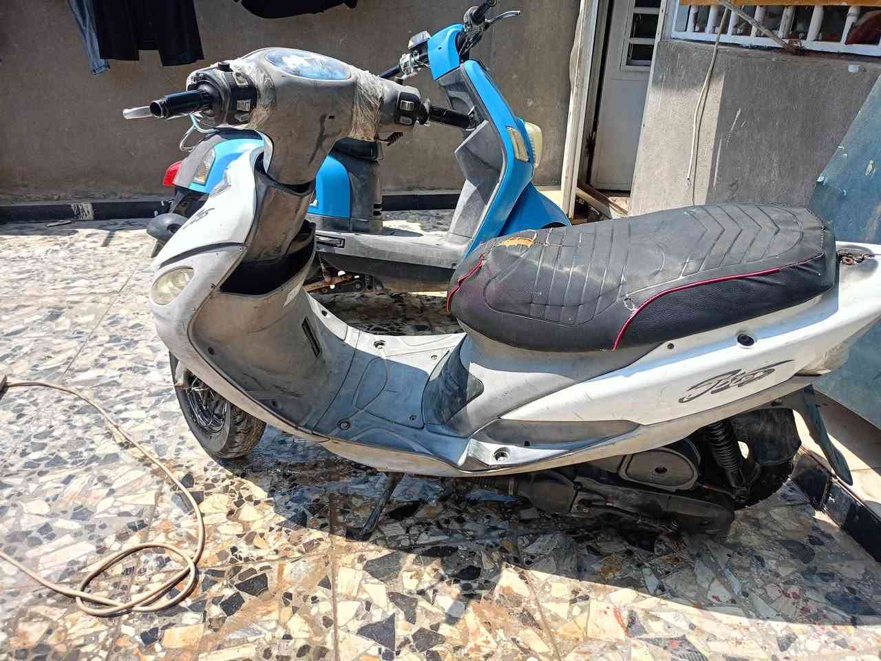 سلام عليكم دراجه ماكس منغولي للبيع دراجه ما مفتوحه دراجه شويه يراد لها ترتيب  كفرات كهربايات شغاله السعر450رقم***********
