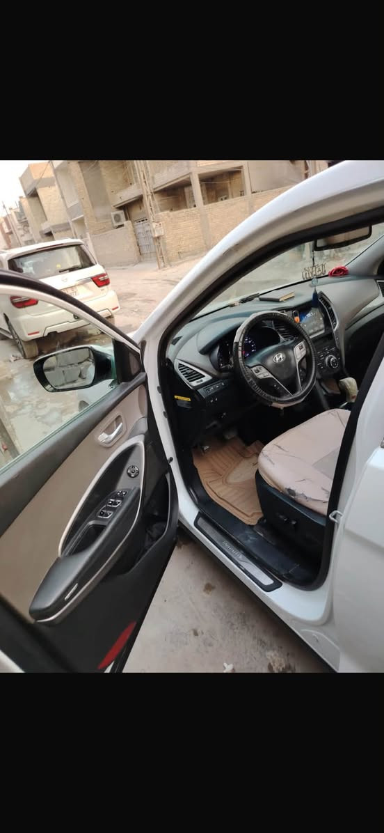 سنتافي 2013 
رقم بغداد دولي هزه جديده
محرك 2400
فول مواصفات واحد على واحد بانورما حادث جاملغ وبنيد
وبالعراق صار اثر تخريب ونصبغ جهه سونارها موجود وكل تفاصيلها
سعرها  122 ورقه وبيها مجال للطيبين
الرقم بي وتساب ***********
