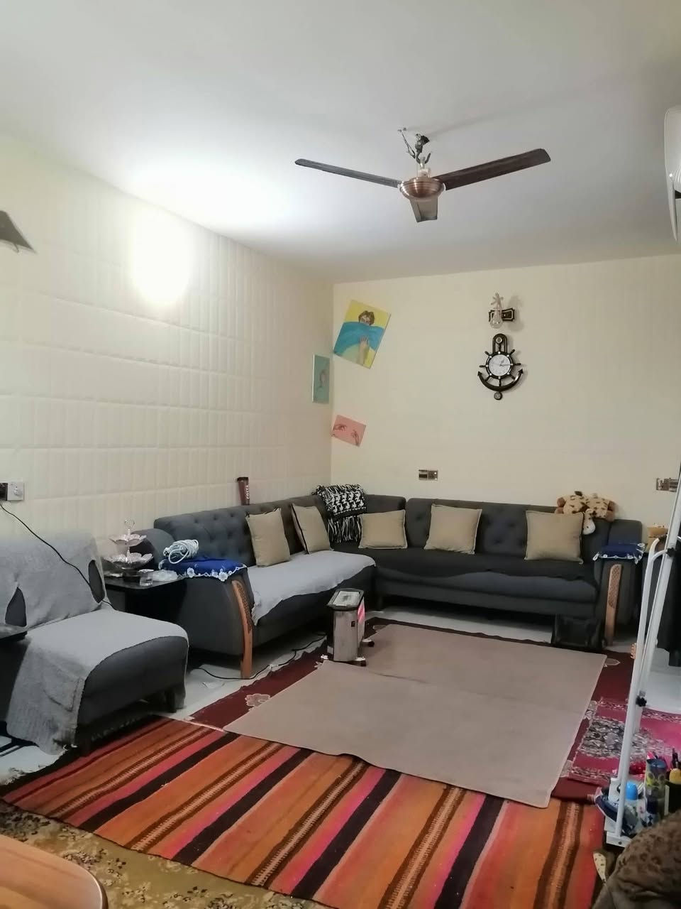 السلام عليكم ورحمة الله وبركاته. بعد اذن مدير المجموعة
بيت للبيع في شارع ١٤ البياع قريب على معارض السيارات بظهره شارع ١٣ التجاري قريب جدا على سوق شارع ٢٠..يفيد للسكن  او الاستثمار. ملك صرف مساحة٦٠م واجهة ٢م بداية البيت ٢*٥ طرمة'و ٢*١٠ مطبخ بعده  يصير ٦*٥ ' باسمي شخصيا ...مكون من طرمة ومطبخ وصالة ومنور ...وغرفة نوم بالطابق العلوي ......السعر ١١٠مليون   ..
.للتواصل هاتف ***********.
