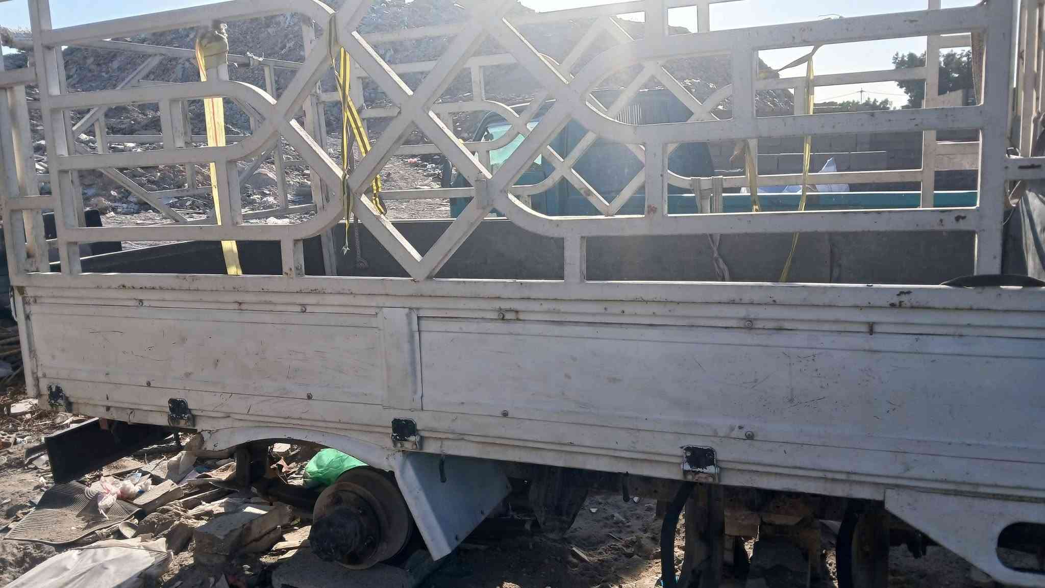 غراض تيوتا داينا بتره للبيع قماره ..اكسل طبكسنات...بدي ...محجر ...جك ..قماره.. مكاني بغداد ..مكينه بانزين تو واي 4,

نص مكتوب في الصور:
- علاوي هادي
- كروب كنتر تيوتە ازوزه مازده ق_ - انضمام
- علاوي هادي - ه
- قمارة تيوتا للبيع ***********
- ***********