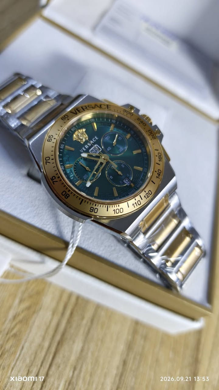 Versace extreme chronograph 
ساعة فيرزاجي سويسري أصلي أصلي أصلي 
كوارتز بطارية 
جديد غير مستعمل 
كامل ملحقات 
منفذ التاريخ 
منفذ أسبوع 
#سعر 350 دولار 
***********
يوجد خدمة التوصيل

