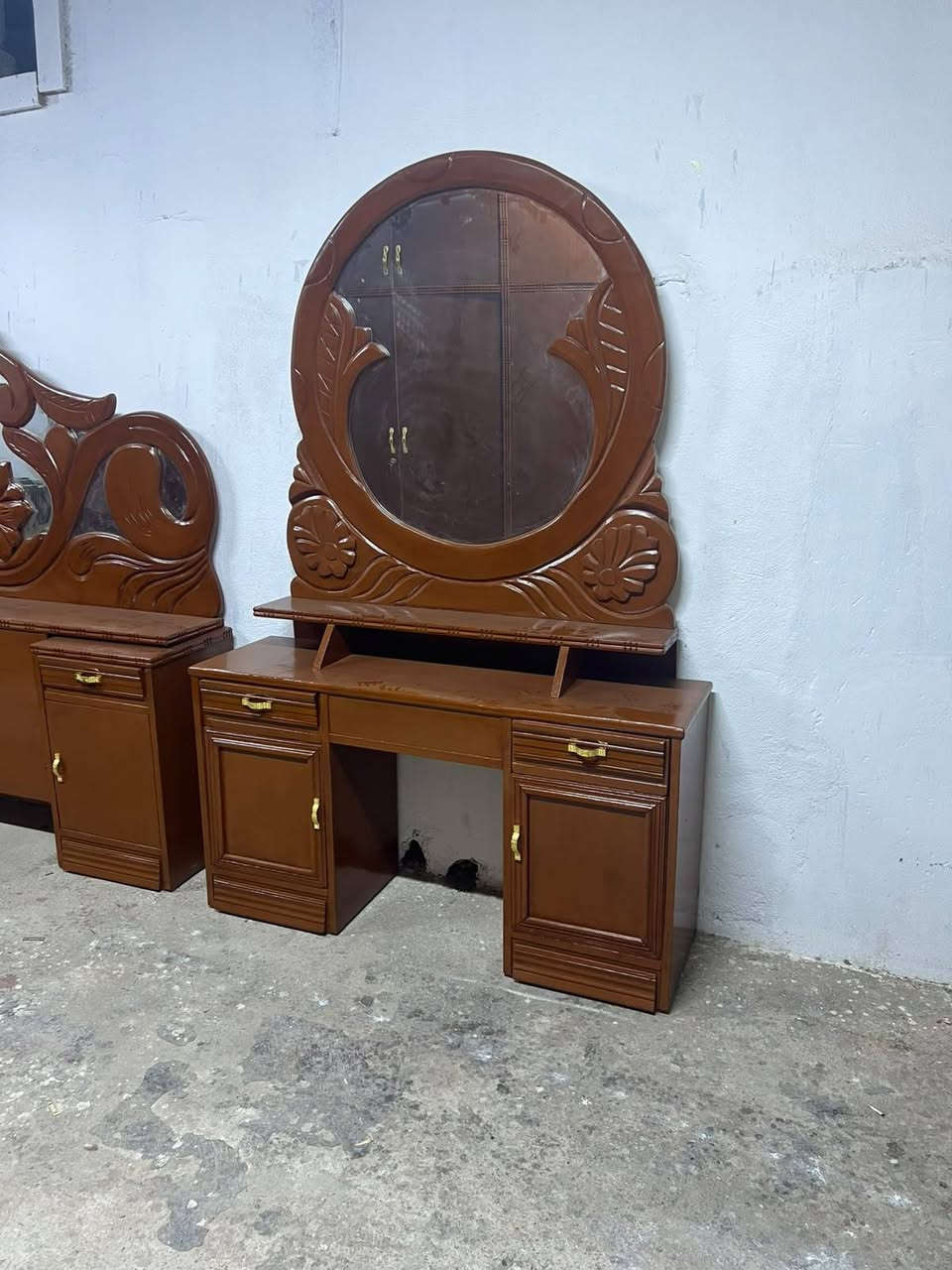 @السلام عليكم 🌹
غرفة خشب للبيع، مستخدمة 
💰 السعر: 500 ألف
🚚 الشد والنقل مجاناً داخل العزيزية
للاستفسار والتواصل: *********** 📞
