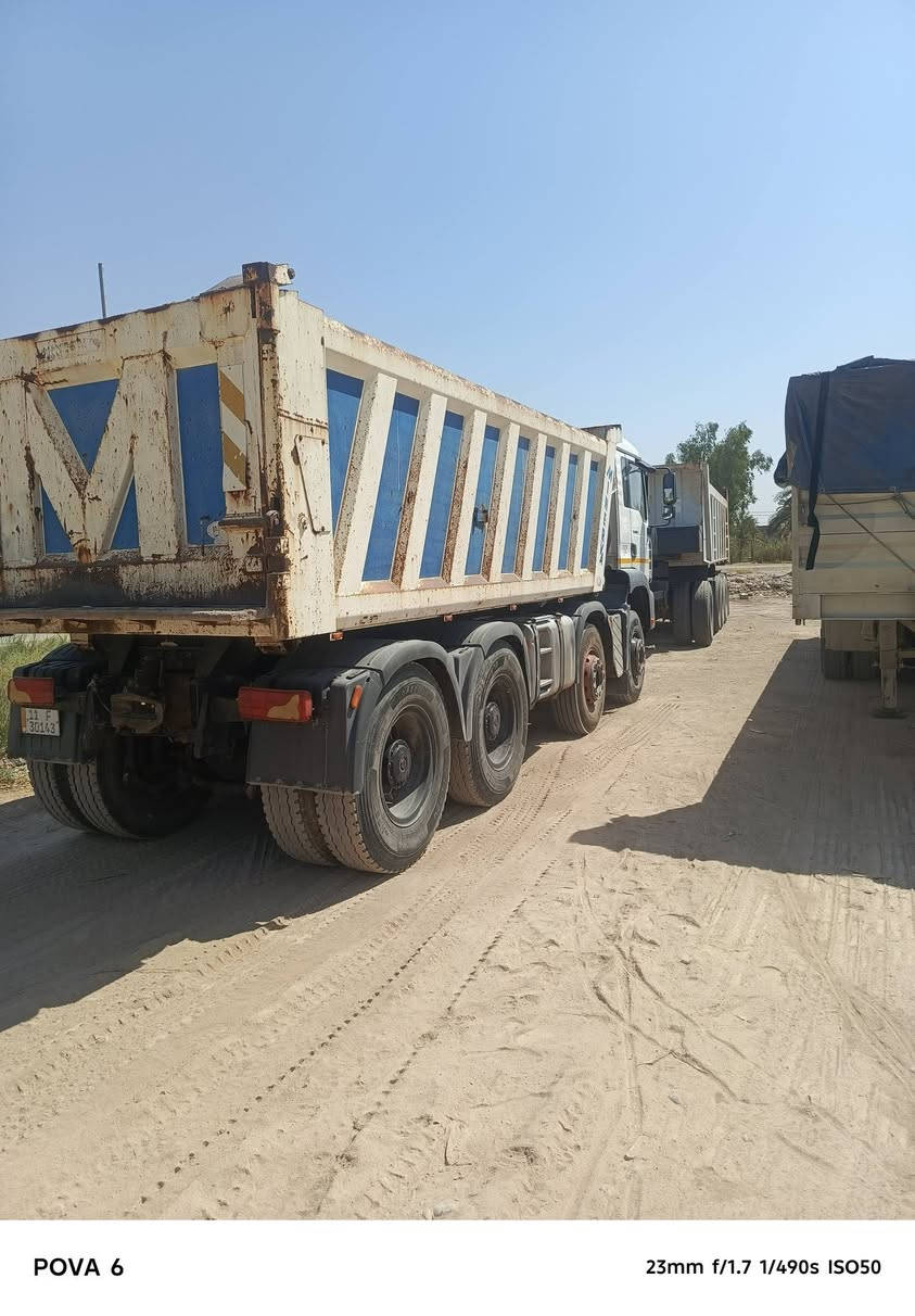 قاطره ومقطوره محرك 460لاصرف ولابخار مجموعه جيف كير 180جاهزه من كلشي تريد الراس اتريد المقطوره اتريدها كلها ابيع تلث لوحات بغداد نكليزي مكفوله من الضربه ومن الصبغ نقص برقي مابيها جاهزه للخير  ***********
