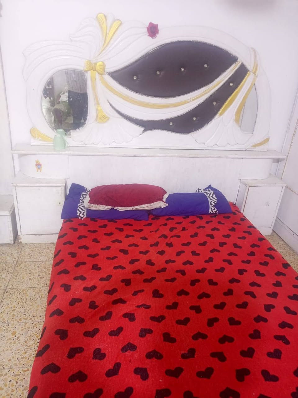 السلام عليكم.. عندي غرفه للبيع سعره مناسب 200الف كربلاء الحر الرياحي حي العسكري اتصال ***********
