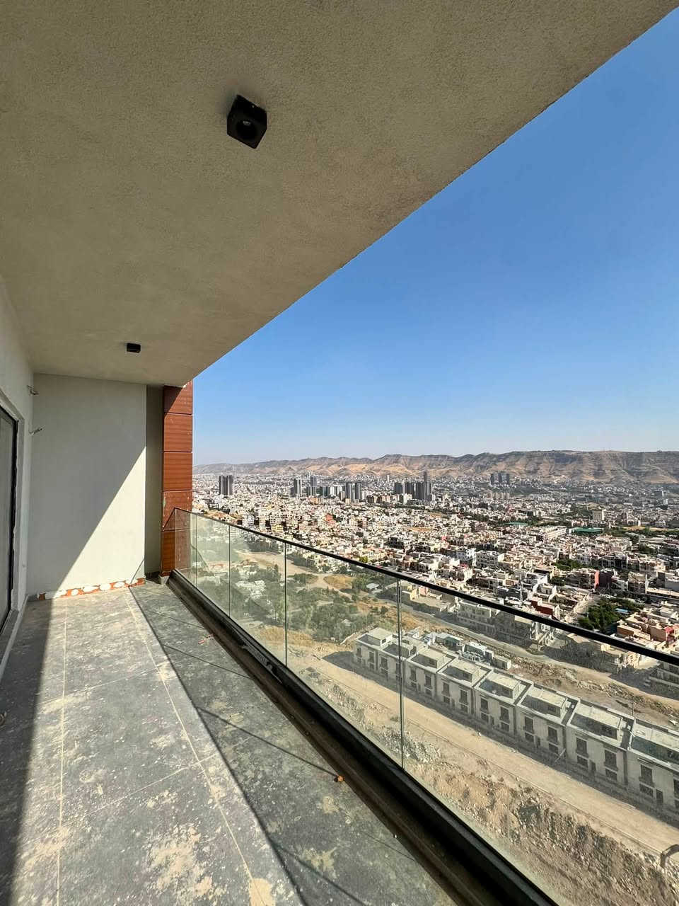 ⁨	✨ برايم فلج دهوك – Prime Village Duhok
🔹 المساحة - 195 م
🔹 الطابق - 16
🔹 الواجهة - جنوب دهوك 
🔹 الشقة تتكون من 3 غرف نوم

💰 طرق الدفع :
✔️ اقساط 

📞 للاستفسار والتفاصيل:

مكتب VIP دهوك للعقارات

📱 ***********
📱 ***********

#duhok #دهوك #موصل #iraq #primevillage⁩
