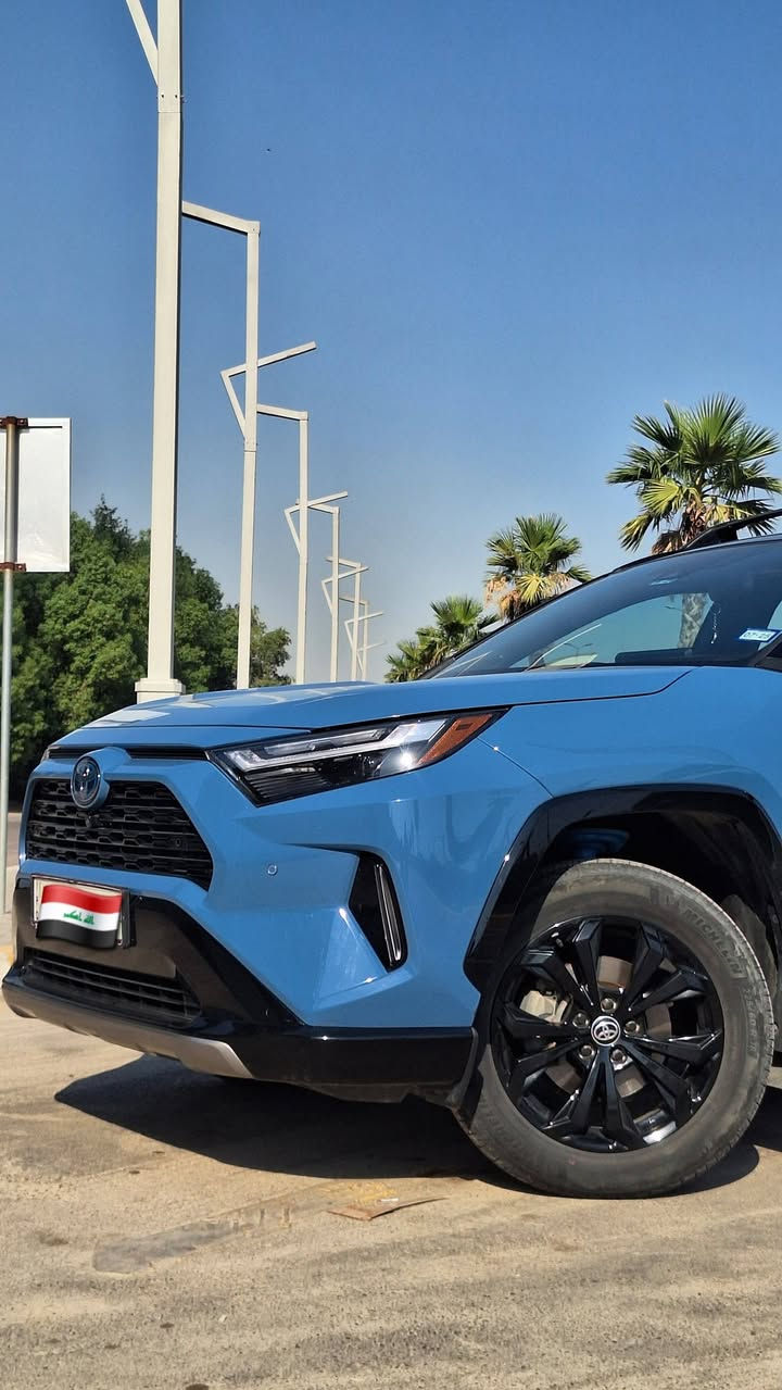 للبيع تويوتا رافور هايبرد 2023
TOYOTA RAV4 XSE Hybrid 
✅️ موديل 2023
✅ وارد أمريكي
✅ كلين تايتل 100% ((بدون حادث))
✅ أعلى فئة XSE قفلت الرافور مواصفات 1/1
✅️ ممشى 17,000 ميل
المواصفات
▪️السيارة تو كلر سقف اسود 
▪️ محرك 4 سلندر سعة 2.5 لتر هايبرد 
▪️بقوة إجمالية 219 حصان.
▪️ نظام دفع رباعي إلكتروني AWD.
▪️ ناقل حركة أوتوماتيكي E-CVT.
▪️ صرفية وقود حوالي 17 كم/لتر.
▪️ جنوط رياضية قياس 18 إنج لون أسود.
▪️ إضاءة LED أمامية وخلفية كاملة.
▪️ مصابيح نهارية LED.
▪️ شبك أمامي وتصميم رياضي خاص بفئة XSE.
▪️ مقاعد جلد SofTex رياضية بخياطة زرقاء مميزة.
▪️ مقاعد أمامية مدفأة.
▪️ مقعد السائق كهربائي 
▪️خاصية الميمري لحفظ الوضعية.
▪️  بانوراما .
▪️ دخول ذكي لجميع الأبواب.
▪️ تشغيل المحرك بالبصمة.
▪️ شاشة وسطية قياس 10.5 إنج تعمل باللمس.
▪️ دعم Apple CarPlay وAndroid Auto.
▪️ شاحن لاسلكي للهاتف.
▪️ عدادات رقمية حديثة.
▪️ كاميرا خلفية عالية الدقة.
▪️ باب خلفي كهربائي.
▪️ مثبت سرعة راداري ذكي.
▪️ نظام المحافظة على المسار.
▪️ نظام التحذير من التصادم الأمامي مع الكبح التلقائي.
▪️ مراقبة النقطة العمياء.
▪️ تنبيه حركة المرور الخلفية.
▪️ حساسات أمامية وخلفية للمساعدة على الاصطفاف.
▪️ وسائد هوائية متعددة وأنظمة أمان متطورة.

السيارة مكفولة كفالة عامة شرط الفحص 
صور امريكا بالمنشور

سعر 300 وبيها مجال

رقم المالك : ***********
