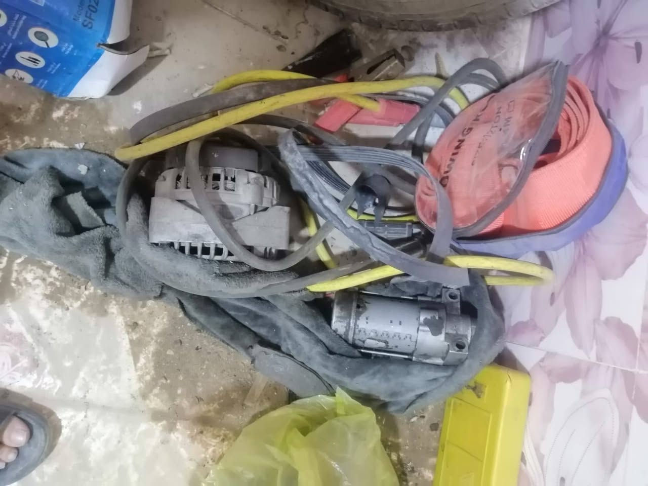 سبير نظيف جدا ..
داينوا .
سلف. 
سله خلفيه ام بوريين. 
قايش محرك الاصلي جي ام وكاله. 
قايش تبريد. 
رولة صغيره .
حساس صالنصه .
دسكات خلفيه… 

ابيعن شلع كلهن… 
للاستفسار الاتصال عل الرقم التالي… 
***********..اتصال مع وات ساب. 

مكاني… بابل .
