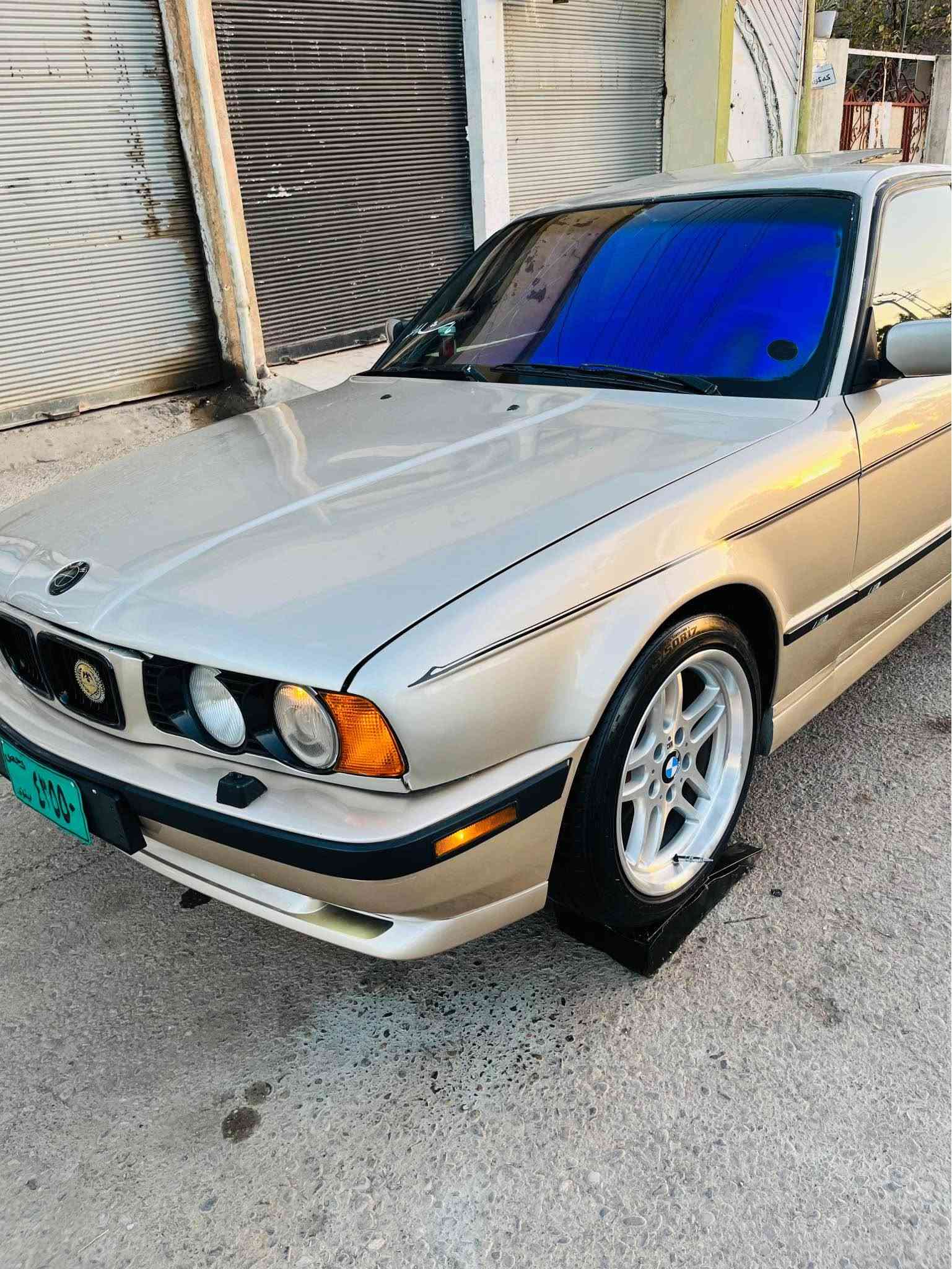 ماشالا شتي تا قانه و جوان 
بيئيم مؤديل 1991 فولي گيرعاديي سه ياره كه ئارم پلاستيك دهوكه به شه رتي هه موو سه يته ره و مه فره زه ك ده فروشم هه موو گياني به شه رت چوارتايه ويلي نوئ نوئ له سه چه مبه ره گه وره لايد بيلادي هؤك بيلادي ده عامي بيلاديي كوشين جلده سلايته هه موو كياني به شه رت مه كينه ٥٢٠ گيرعاديه له رسم جوان ترنه بوو مه سره فت به زياده وه ده ده مه وه شوين كويه *********** هه موو شتي له سه ره كويسينجاك, أربيل
