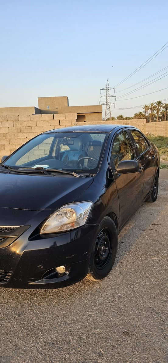 السلام عليكم
تيوتا يارس 2007 امريكي  للبيع 
مكينة 1500 CC
كير اوتماتيك
تبريد شغال وثلج
اللون ازرق نيلي غير محدد مصبوغة حزام اثر جراد بدون حادث
قمارة ما مصبوغه ومبينة بيها جراد بلصورة
لايت زنون و بلوجكترات زنون جديد
بيها بعض الخدوش لان سيارة عمرهة 19 سنة
نقص السيارة 
صدر  + دسكات 
وبعد مابيهة كل نقص 
رقم بغداد الجديد 
العنوان بغداد الدوره عرب جبور 
سيارة بسمي شرط التحويل 
السعر 55 وبيها مجال بسيط
متوفر وخاص و واتس اب 
***********
