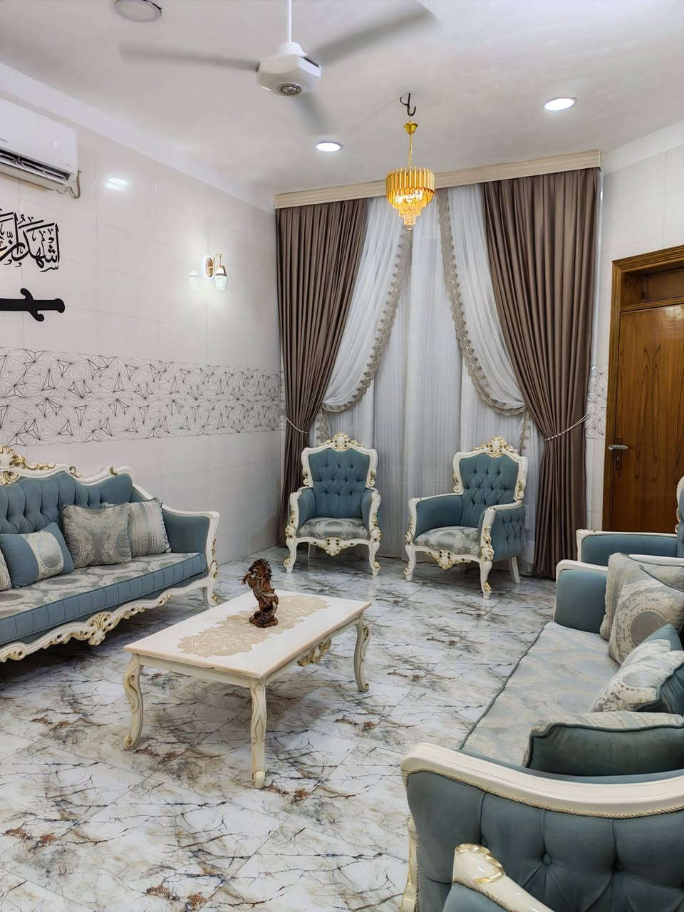للبيع تخم ملكي زان تركي  مديل جيستر حديث ١٠نفرات مع طبلة وسطيه لون فيروزي مكان كربلاء ***********
