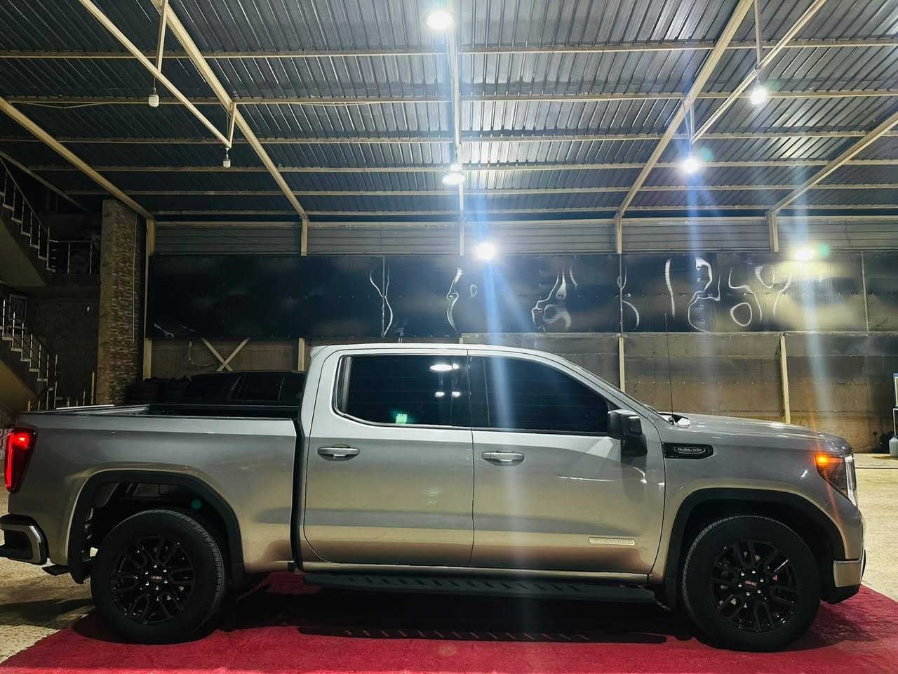🟢 GMC SIERRA  2025 ELEVATION🟢 

عداد المسافة 17000 mile

حجم المحرك V8 (5.3L)

🔴(السعر/38000 $) 

🔴المواصفات :

بصمة تشغيل
بصمة أبواب  
باب طويل بودي قصير
تشغيل عن بعد (Remote Start)
كشنات امامية تدفئة   
رادار امامي (تحديد مسار)
شاحن موبايل Wireless Charger
شاشة كبيرة لمس
تبريد مركزي
تحكم وضعيات القيادة (Drive Modes)
مانع انزلاق+ABS
هاند بريك بصمة
مثبت سرعة (Adaptive Cruise Control)
وبقية المواصفات المعروفة

🔴(العنوان/ كركوك شارع المعارض)

🔴للاتصال/

***********
***********
