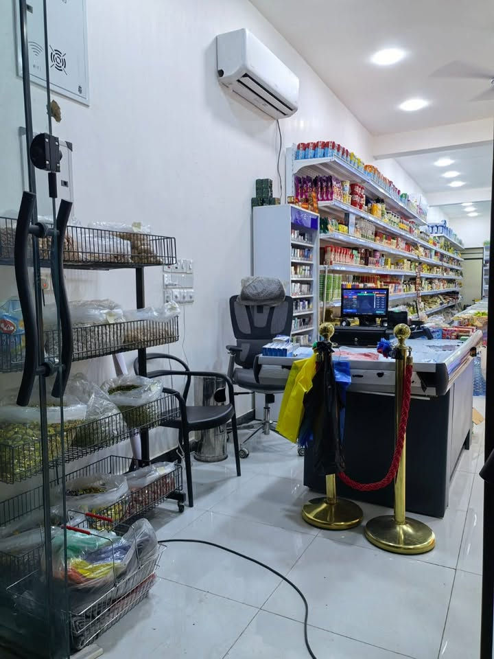 أسواق للبيع بغداد حي الجهاد كاملة اثاث وبضاعة للتواصل ***********
