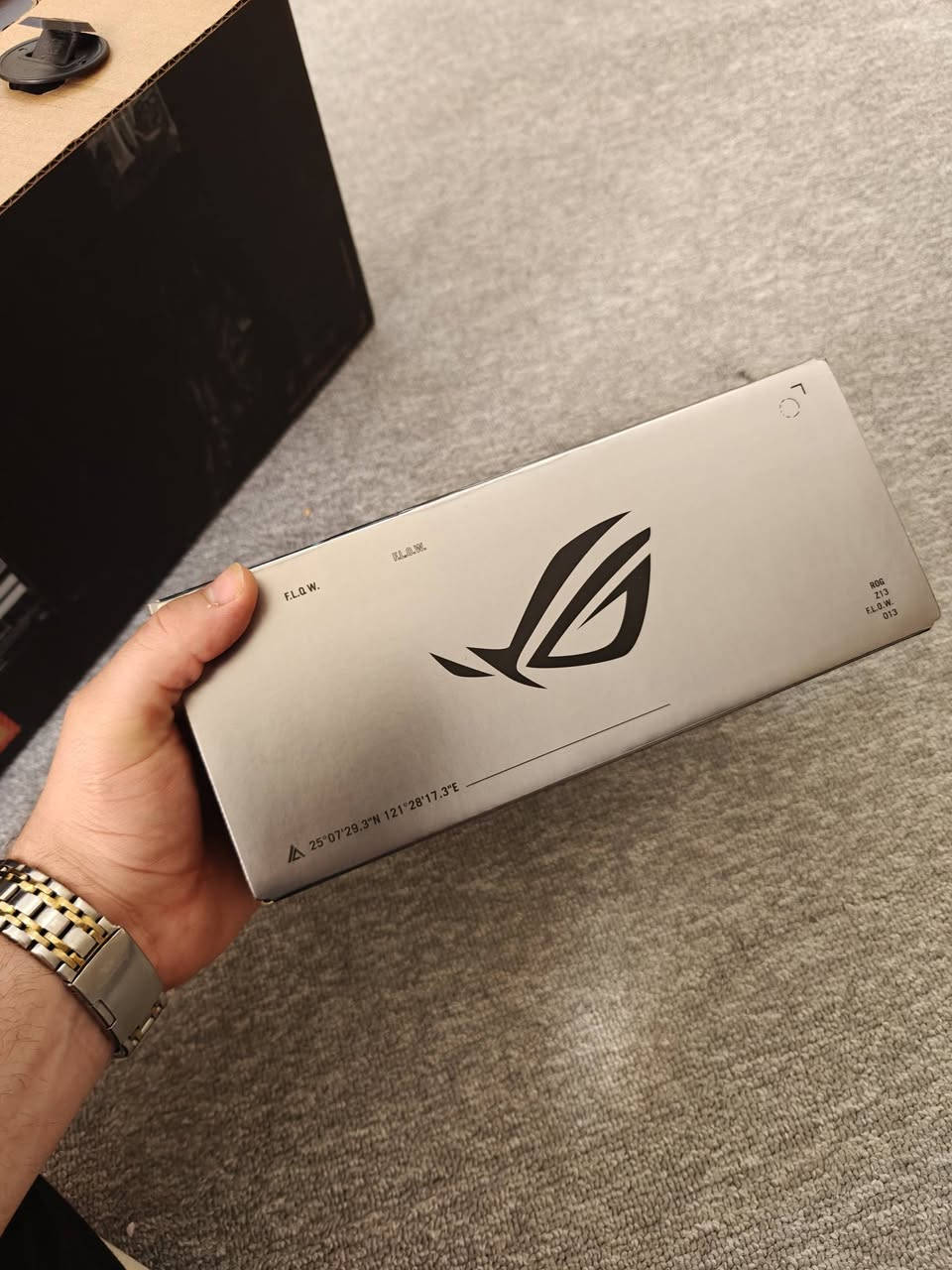عربي --کردي 
💻 ASUS ROG FLOW Z13 (OPEN BOX)

کوردی:

لەپتۆپێکی زۆر بەهێز و خێرا بە بەرزترین تایبەتمەندی، باری پاکەت و هەموو کەلوپەلەکانی کامڵە.

تایبەتمەندییەکان:

Processor: Intel Core i9-12900H (14 Cores / 20 Threads)

GPU: NVIDIA GeForce RTX 3050 Ti 4GB (40W TGP)

RAM: 16GB DDR5 5200MHz

Storage: 1TB NVMe M.2 SSD PCIe Gen4

Display: 13.3" WUXGA (1920x1200) IPS, 120Hz (لەمسی / جیا دەبێتەوە)

OS: Windows 11 Original

دیاری و ملحقات:

پاراستنی شاشە (درع) لەسەرە

کیبۆرد و ماوس بە هەدیە لەگەڵیدایە

کارتۆن و سەرجەم کەلوپەلە ڕەسەنەکانی لەگەڵدایە

پاتری ١٠٠٪ لۆک و تەندروستە

تێبینی سەبارەت بە کێشەکەی: لاپتۆپەکە کێشەی (I/O) هەیە. تێچووی چاککردنەوەی نزیکەی $150 دەبێت و گەرەنتی ١٠٠٪ی چاکبوونه‌وەی لەگەڵدایە.

💰 نرخ: کڕیاری جدی نرخ پێشنیار بکات / بەپێی ڕێککەوتن.
***********.
العربية:

لابتوب قوي جداً وسريع بأعلى المواصفات، بحالة الاوبن بوكس مع كامل ملحقاته والكرتون.

المواصفات الفنية:

المعالج: Intel Core i9-12900H (14 Cores / 20 Threads)

كرت الشاشة: NVIDIA GeForce RTX 3050 Ti 4GB (40W TGP)

الذاكرة العشوائية: 16GB DDR5 5200MHz

التخزين: 1TB NVMe M.2 SSD PCIe Gen4

الشاشة: 13.3" WUXGA (1920x1200) IPS, 120Hz (لمس / قابلة للفصل)

النظام: Windows 11 الأصلي

الهدايا المرفقة:

شاشة حماية (درع) مركب على الشاشة

كيبورد وماوس هدية مع الجهاز

الكرتون وكافة الملحقات الأصلية متوفرة

البطارية بحالة ١٠٠٪ جديدة تماماً

ملاحظة خاصة بالعطل: الجهاز يحتوي على مشكلة في (I/O). تكلفة التصليح تقريباً 150$ وتصليحه مضمون 100%.

💰 السعر: للمشترين الجادين، يرجى تقديم السعر / حسب الاتفاق.

***********.     واتسبة
