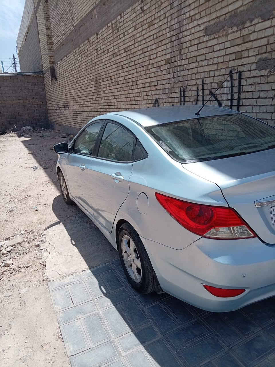 السلام عليكم اكسنت 2014 رقم مثنى 
مكفوله من الحادث فقط طخه بسيطه ب الجاملغ الخلفي سياره نضيفه جدا استعمال قليل بيها رشات اثر جراد اثر جراد اثر جراد 
مكينه 1600 المرغوب  كير 4نمر  سياره متصرف عليها ربع   فتحه ب القماره مكان السياره كربلاء 
متواجد للاستفسار اتصال  واتساب ***********
السعر 75 وبيه مجال جدا بسيط
