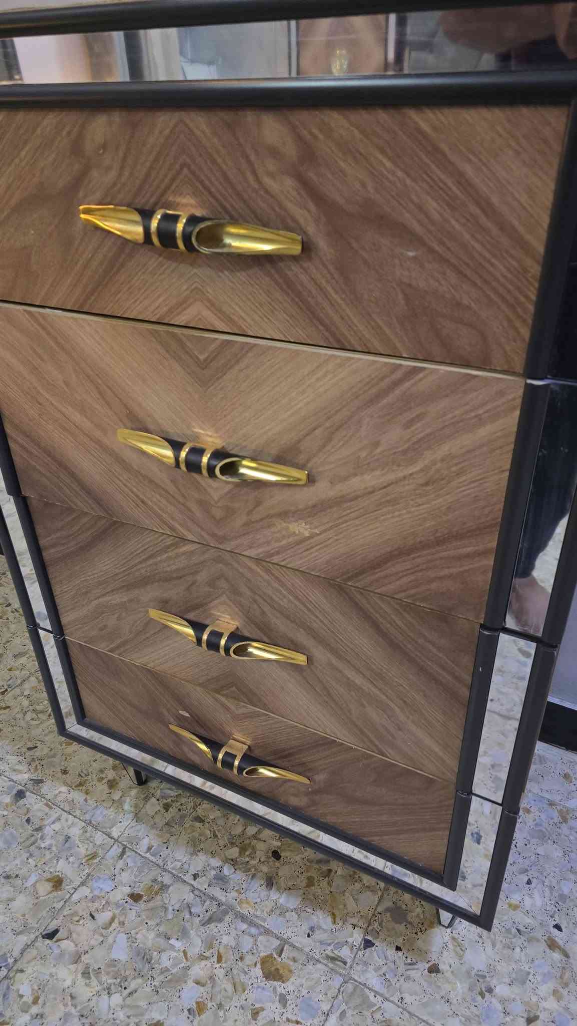 غرفه 8قطع جديده مستعجل عليه شراي تصال ع رقم 
***********

