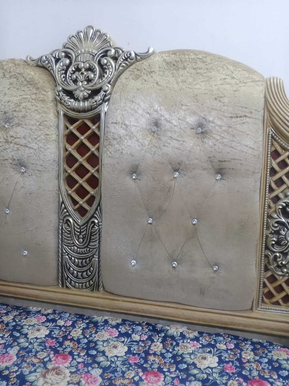 غرافه 6ابواب اللبيع السعر 250الف العنوان الرفاعي الاتصال *********** وتساب موجود
