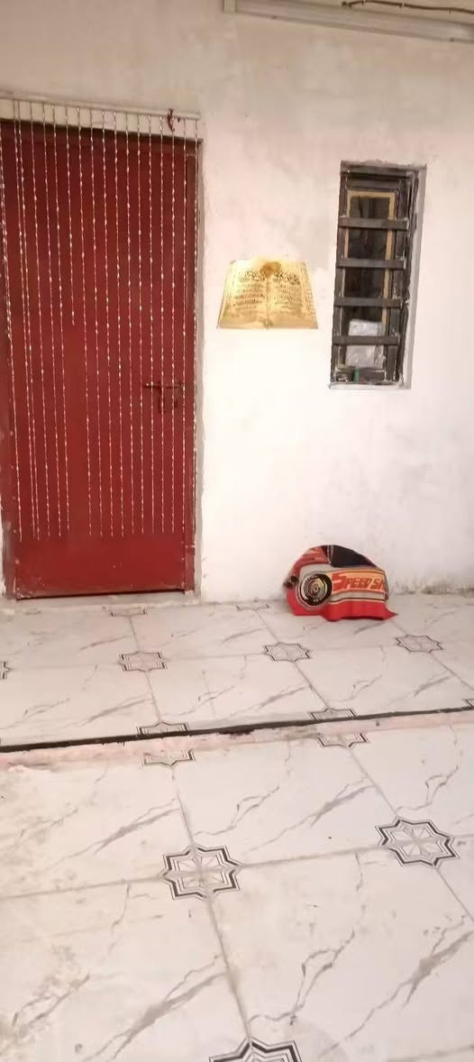 شقة نظيفة • طابق أول • شامل ماي وكهرباء