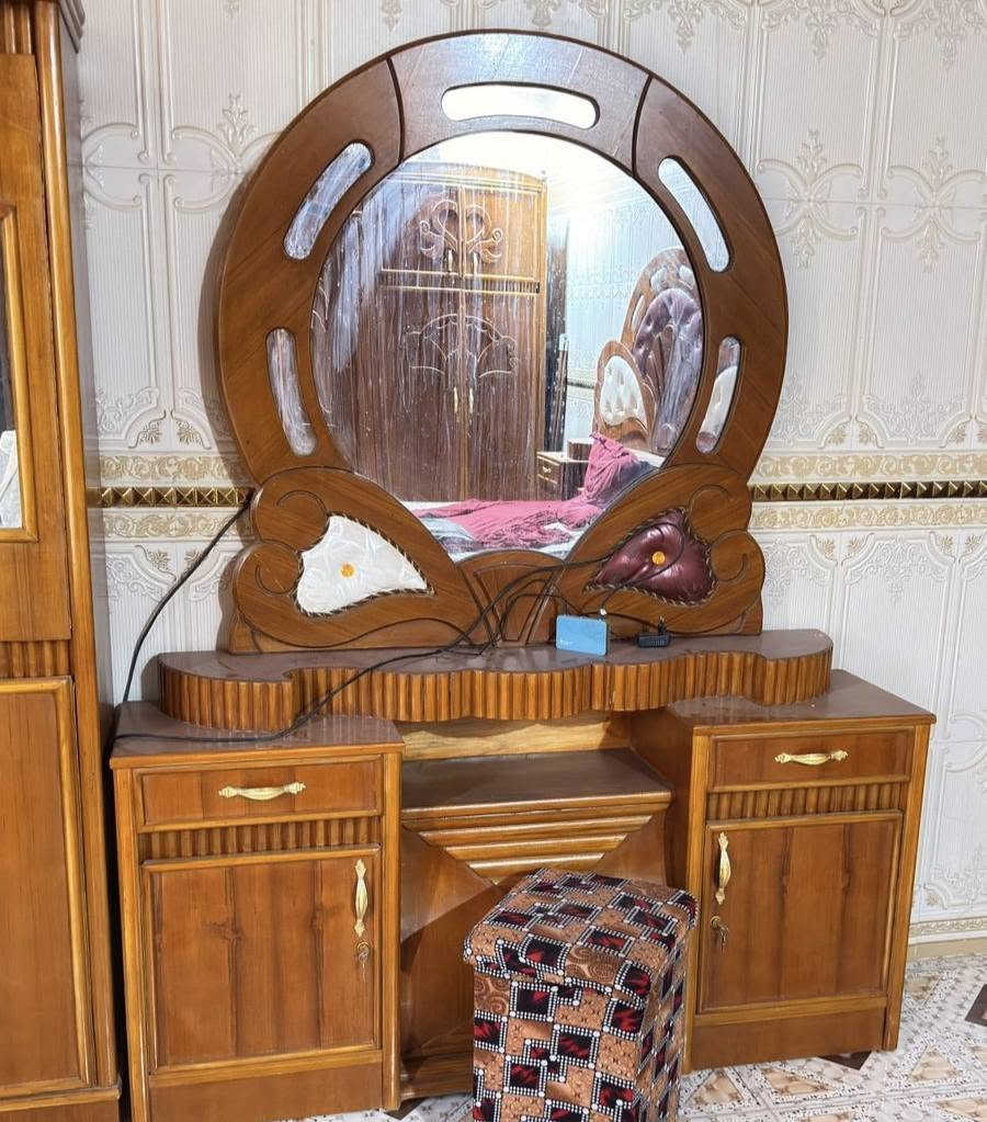 غرفه نوم. نجاره للبيع 750 وبيها مجال رقم الهاتف ***********
