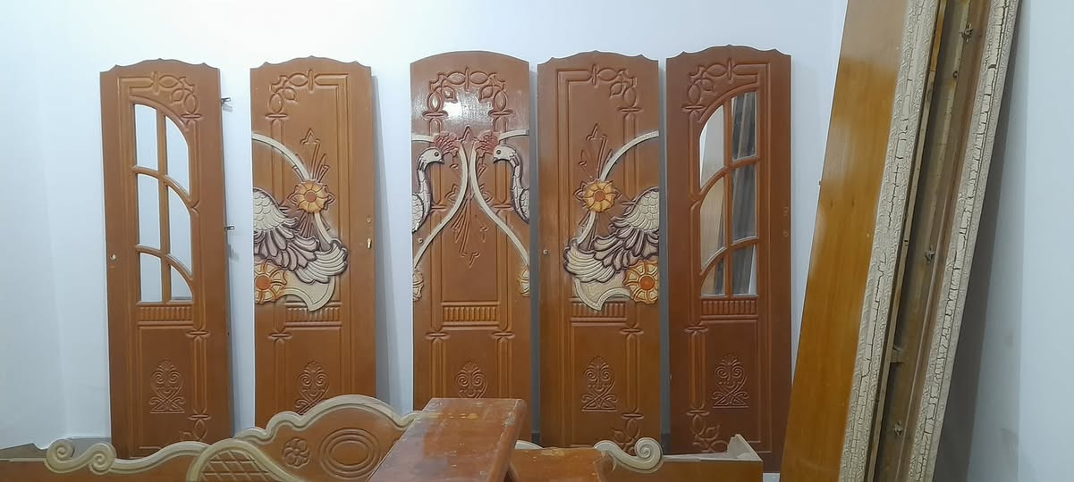 السلام عليكم غرفه اخشاب نضيفه للبيع السعر ٤٠٠وبيه مجال رقم الهاتف ***********
