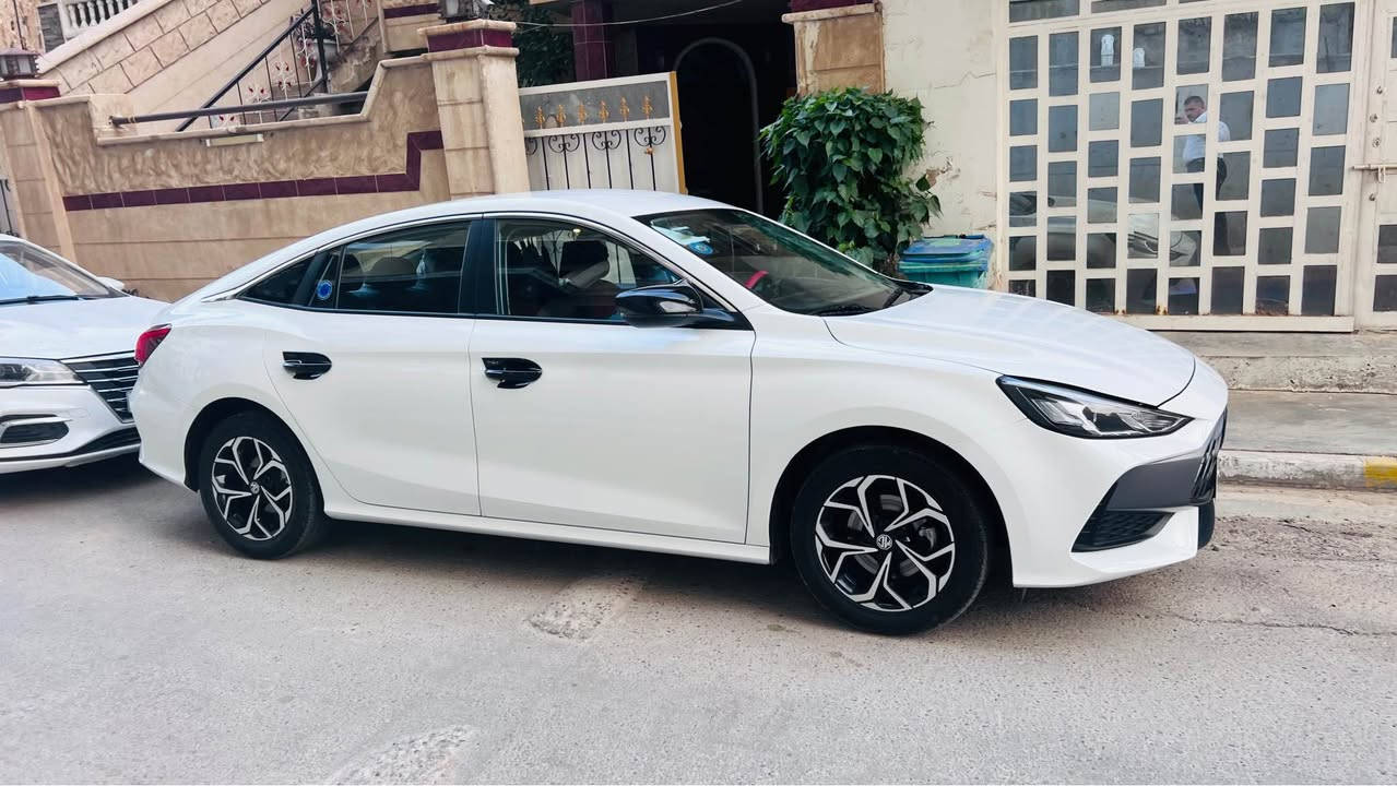 السلام عليكم

 النوع: MG GT
 الموديل: 2025
 ناقل الحركة: كير عادي (يدوي)
 الممشى: 15 ألف كم فقط

سيارة نظيفة جداً، استخدام شخصي، بحالة ممتازة وجاهزة للفحص بأي مكان. جميع الصيانات الدورية مجراة بانتظام، ولا تحتاج أي مصروف.

المواصفات:

* بصمة تشغيل ودخول
* شاشة معلومات وترفيه
* تحكمات على الستيرن
* تكييف ممتاز
* اقتصادية بالوقود
محرك 1500 تنفس طبيعي
مكفوله كفاله عامه
رقم اربيل سنويه وهزه لل2027  باسمي
كير عادي 6 نمر ويه البك

السعر:  99 ورقه قابل للتفاوض بالحدود المعقولة بعد المعاينة.

للاستفسار والمعاينة، يرجى الاتصال *********** ابو الحسن واتس اب او اتصال بغداد, العراق
