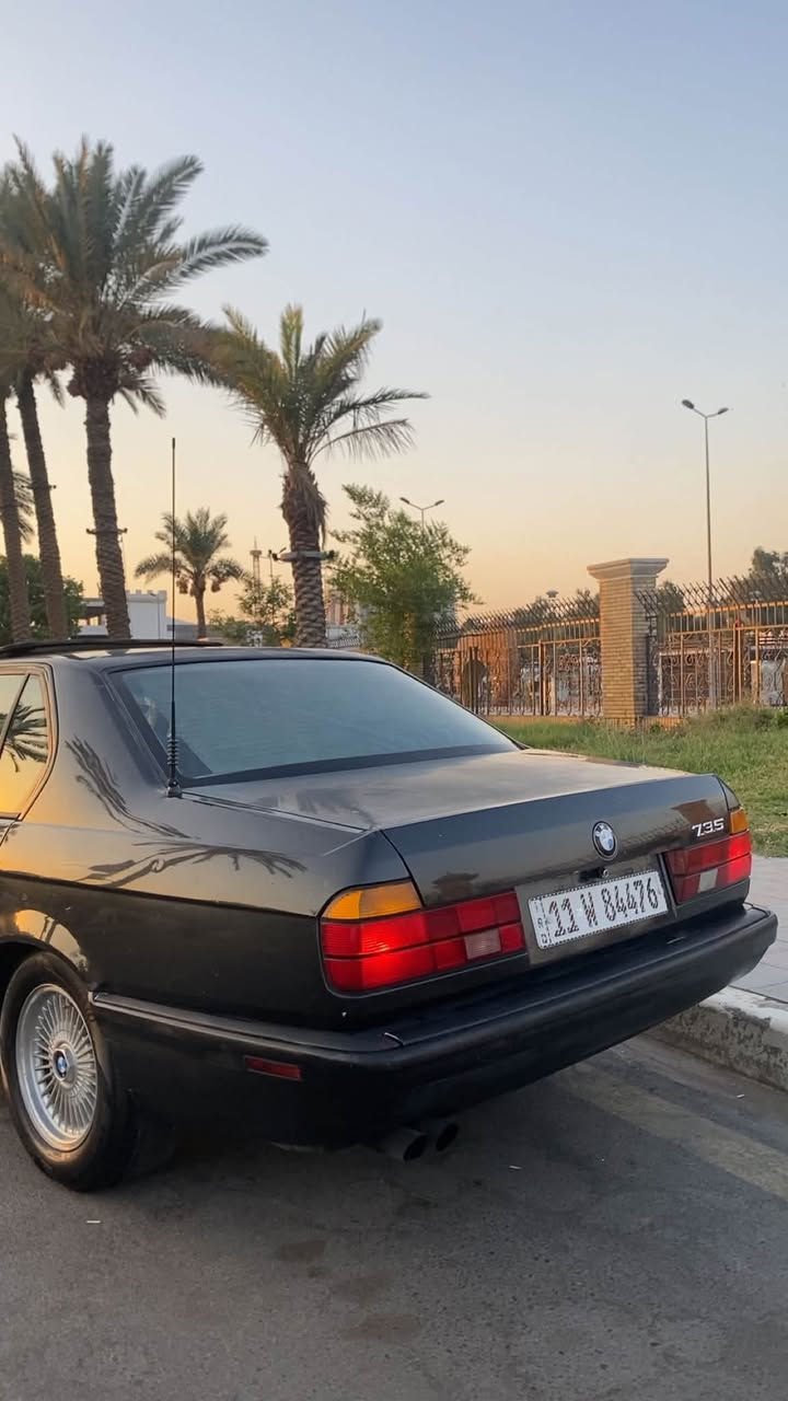 للبيع Bmw735 
 موديل ٩١ رقم بغداد الانكليزي باسمي تحويل مباشر هزه جديده 
محرك كير شغال ١٠٠/١٠٠
حداديه طوبه امامي خلفي ١٠٠/١٠٠
تبريد شغال ثلج 
موصفات 
كمبيوتر دبل جكمجه 
سلايد رووف طكيتن 
داخل جلد اسود كارتير 
بطاين جلد اسود صاج ملكي 
ترايش لمتد سود 
برده خلفيه بلاد 
جعمقه كهرباء  ستيرن جدا خفيف 
مزدات بكلايت اصلي 
تخم ويل شعاع اصلي وتخم تاير جديد 
مسجل بلوتوث 
نفاظه قلاب 
لايت زنون ناصي عالي 
سياره مصبوغه حزام فقط 
بدون اي ضربه ولا خايس 
عليها ادامه كامله مال جناي 
السعر 58$ 
للاستفسار الاتصال على الرقم ***********
مكاني السيديه حي الاعلام
