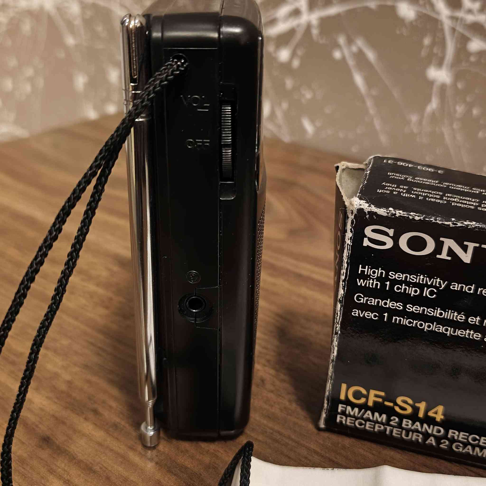 راديو📻SONY ICF_S14 FM/AM
راديو سوني موجتين بطاريات قلم 2 جدبد بالعلبه والكتالوك غير مستخدم صناعة الصين 🇨🇳المصدر الى امريكا.. سحب وصوت نقاوه.. السعر 55الف وبي مجال بسيط عنواني بغداد الكرخ..... 
*********** فقط واتساب ...
