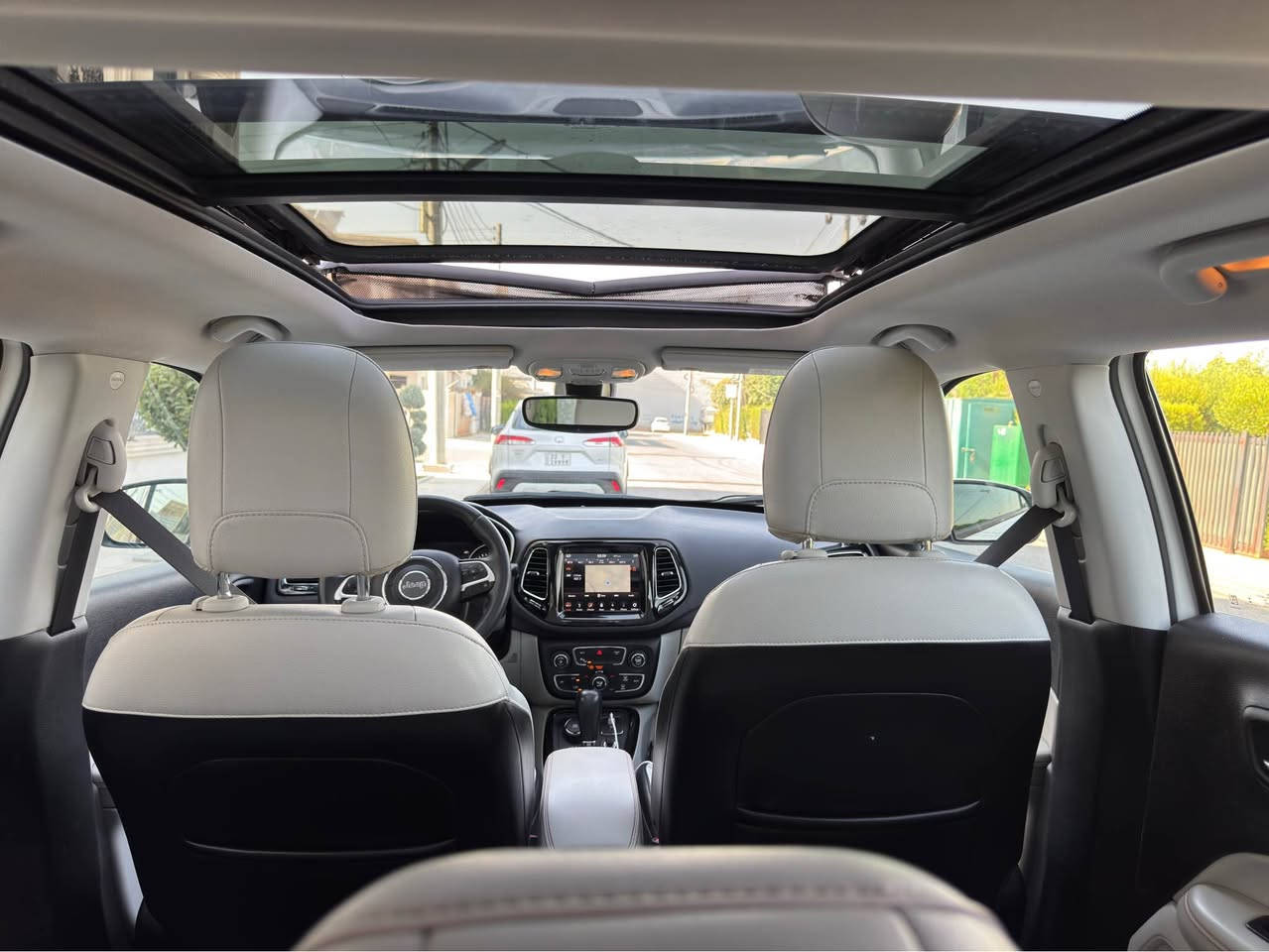 Jeep compas 2018 
شةريكةى هارلم سفرى هةولير 
بئ بؤياغ بئ تةعديل تةنيا يةك قؤپى هةية لة قةباغ سندوق
فول فول مواصفات 
پانؤراما 
كوشين جلد 
ناو سپى 
شاشة گةورة 
دةبل ئةكسل 
ئاوينة هيتةر 
سةيارةكة لةسةر دةقى شةريكة مايتةوة يةك دةستة هةموو شتيكى بةشةرت 
79 هةزارى حةقيقى رؤيشتية بةشةرتى فةحسى شةريكة 
150 وةرةقة و مةجاليكى برايانة 
تكاية گؤرينةوة ناكةم تةنيا فرؤشتن
*********** أربيل, العراق
