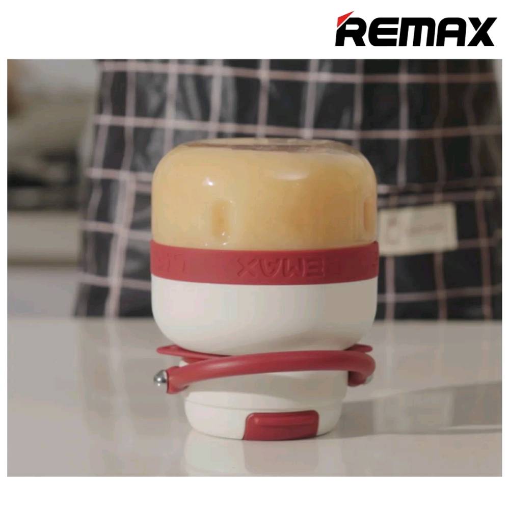 35 الف مع التوصيل 
ضمان سنتين من تاريخ الشراء 
خلاط عصائر محمول قابل شحن – سعة 850 مل REMAX RL-DD01
 
استمتع بتحضير العصائر والمشروبات الطازجة أينما كنت مع الخلاط المحمول، الذي يجمع بين السعة الكبيرة، الأداء القوي، وسهولة الحمل. يأتي بتصميم ذكي مع غطاءين للاستخدام المتعدد، وبطارية قابلة لإعادة الشحن لتوفير تجربة عملية في المنزل أو العمل أو أثناء السفر.

المميزات
نظام غطاءين: غطاء للخلاط وآخر للشرب المباشر.
سعة كبيرة 850 مل مناسبة للعصائر والمشروبات.
شفرات فولاذ مقاوم للصدأ مكونة من 10 شفرات لخلط أكثر كفاءة.
قادر على خلط الفواكه وتكسير الثلج.
مقبض حمل مدمج مع حزام كتف بطول 1.2 متر.
شحن عبر منفذ USB Type-C.
تصميم مناسب للسفر، التخييم، النادي الرياضي والاستخدام اليومي.
المواصفات
السعة: 850 مل
القدرة: 80 واط
عدد الشفرات: 10 شفرات من الستانلس ستيل
الخامات: هيكل PC شفاف + غطاء ABS/PP + شفرات ستانلس ستيل 304
منفذ الشحن: USB Type-C
مدة الشحن: 3–5 ساعات
عدد مرات الاستخدام: حتى 20 عملية خلط بالشحنة الكاملة
الحمل: مقبض يد + حزام كتف بطول 1.2 متر