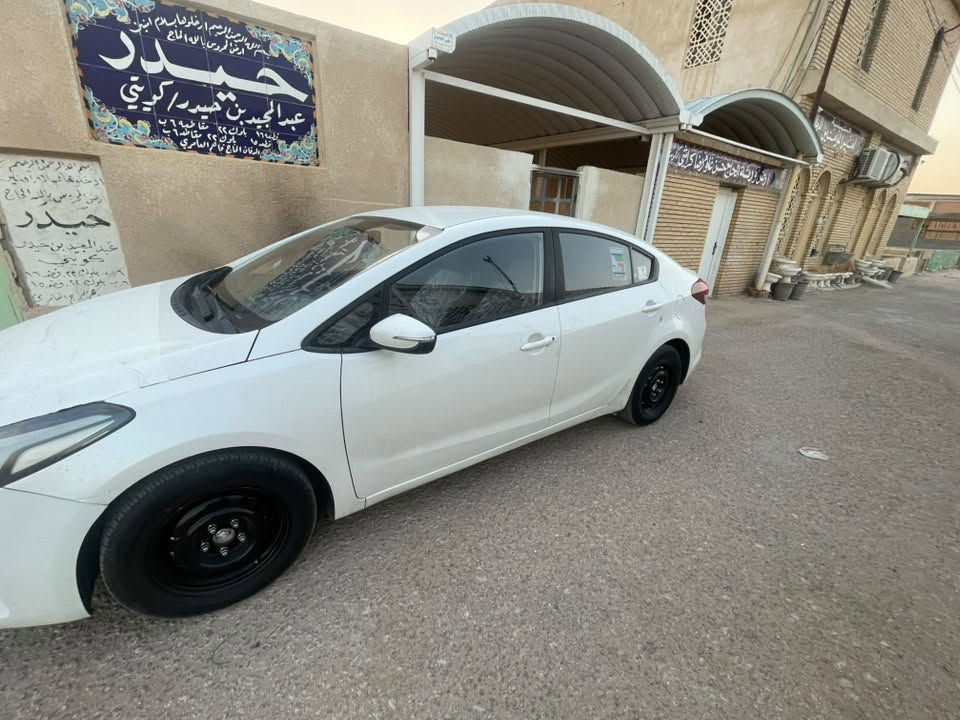 السلام عليكم سيراتو 2017بيهه قطعه تبديل جاملغ وربع بنيد صبغ سياره احلا من الصور جاهزه ربع دينار مذب عليهه من حداديه ومن كلشي تخم تاير جديد قبل سبوع شاده تبريد ثلج كبر ومكينه بلكارتون
السعر 150وبيهه مجال
***********
