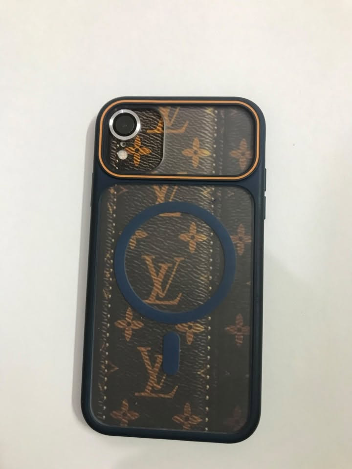 آيفون XR • ٦٤ جيجا • ضهر مفطور