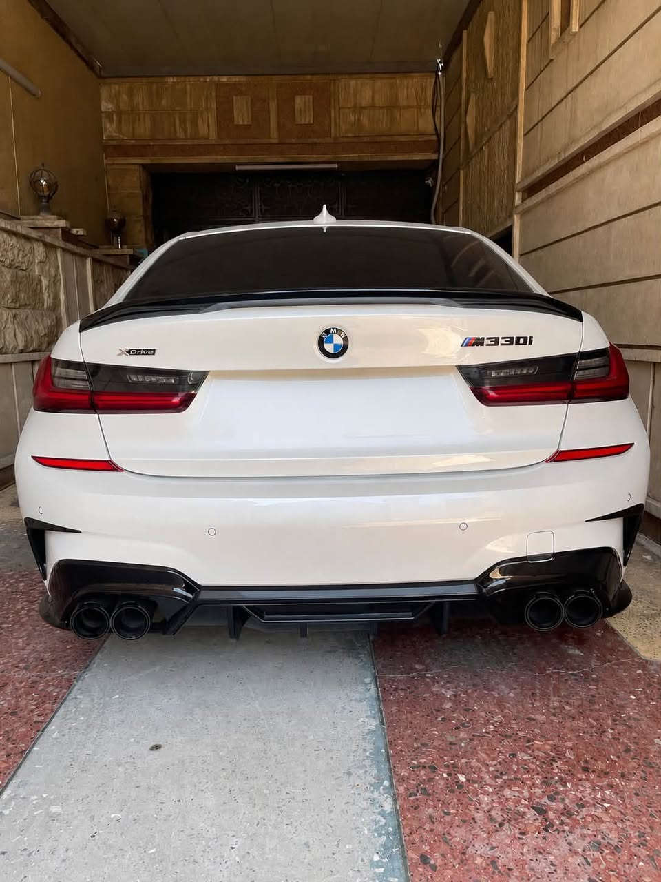 للبيع BMW 330i M Sport xDrive – موديل 2020
🔥 BMW 330i M Sport xDrive موديل 2020
سيارة رياضية وفخمة، تجمع بين الأداء القوي والفخامة والشكل الرياضي 😎🔥
ماشيه 43 مايل . ملاحضه سياره كلين كلين كفاله عامه 

المواصفات:
 
• 🚘 محرك 2.0 TwinPower Turbo
• 💪 قوة 258 حصان
• ⚡ عزم 400 نيوتن متر
• ⚙️ قير أوتوماتيك 8 سرعات Steptronic
• 🛞 دفع رباعي xDrive
• 🏁 تسارع 0–100 تقريباً 5.6 ثانية
• 🏎️ باكج M Sport
• 🎮 مقود M Sport رياضي
• 🖥️ شاشة وسطية + نظام iDrive
• 📱 عدادات رقمية
• 🌙 فتحة سقف
• 🖤 داخلية جلد أسود
• 📡 حساسات أمامية وخلفية
• 📷 كاميرا خلفية
• 💡 إضاءة LED
• 🛞 جنوط رياضية M قياس 20 إنش
• 🔥 عادم رياضي رباعي المخارج
• 🖤 سبويلر خلفي ودفيوزر رياضي لحيه اماميه 
• ✨ ديكورات وتفاصيل خارجية سوداء 
 • 🚗 كشنات تدفه ستيرين هيتر

السيارة نظيفة جداً ومميزة بالشكل والتجهيز، ومناسبة للي يريد BMW رياضية وفخمة بنفس الوقت.

📍 الموقع: بغداد السياره رقم دهوك 

📞 للاستفسار والتواصل:
***********
