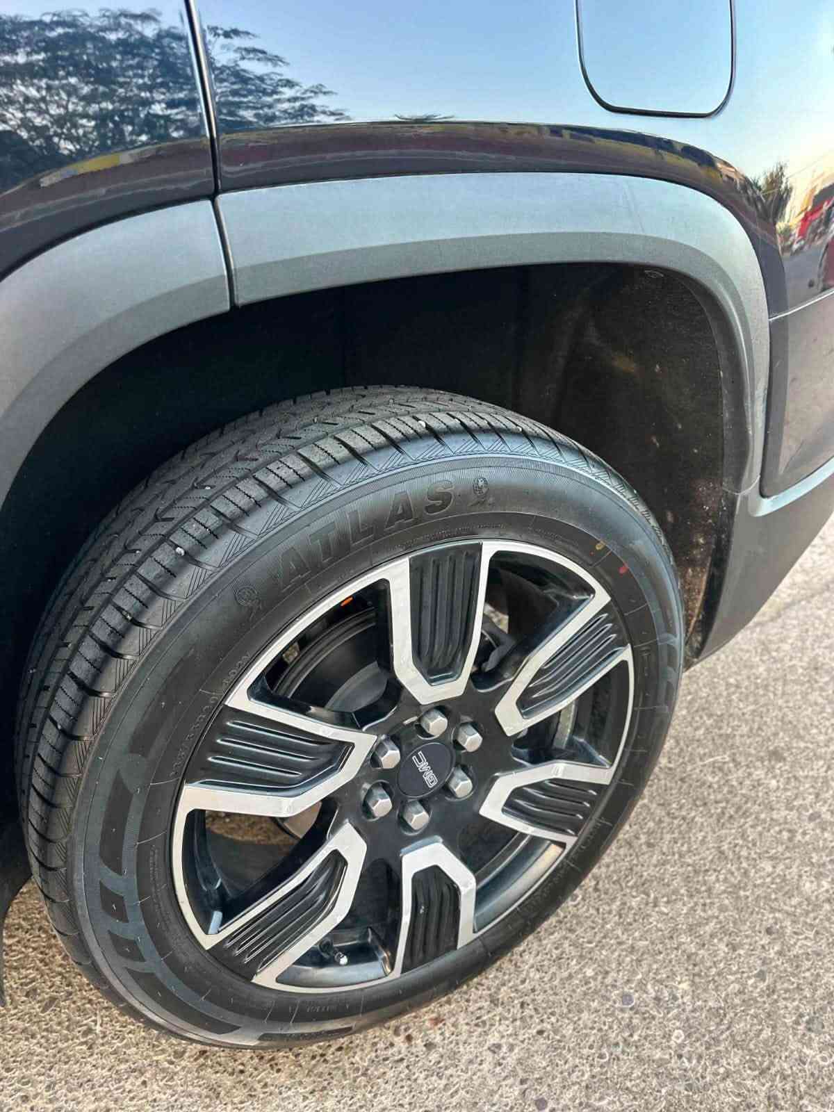 جمسي اكاديا
Gmc 
2021
فول فول ماشي 
52 ميل
سماعات 9 bose
محرك 20 توربو يشتغل ب بانزين عادي بدون ادوانز 
جام بولورايز
بانوراما
ويل 20 
7 مقاعد جلد وتدفئة  (كشن هزاز )
بعد بيه موصفات اهوايه
تخم تاير وباتري جديد قبل شهر مبدل 

.. رقم سليمانيه بسمي بيه باطاقه بانزين 
(سياره جاهزه كامل)

ضررها سطحي بدون ايرباك
بونيد وجاملغات امامي صبخ +شبر من صندوك جوه 
***********

***********

 + بيه دفتر خروجيه خارج العراق
 بجم كبس كامل بدون دواخل
ادامه كامل ع سياره من نانو وبوليش اصلي كامل 
عنواني كركوك 
بيع او مراوسه ويه سعر اقل 
217 بيه مجال
