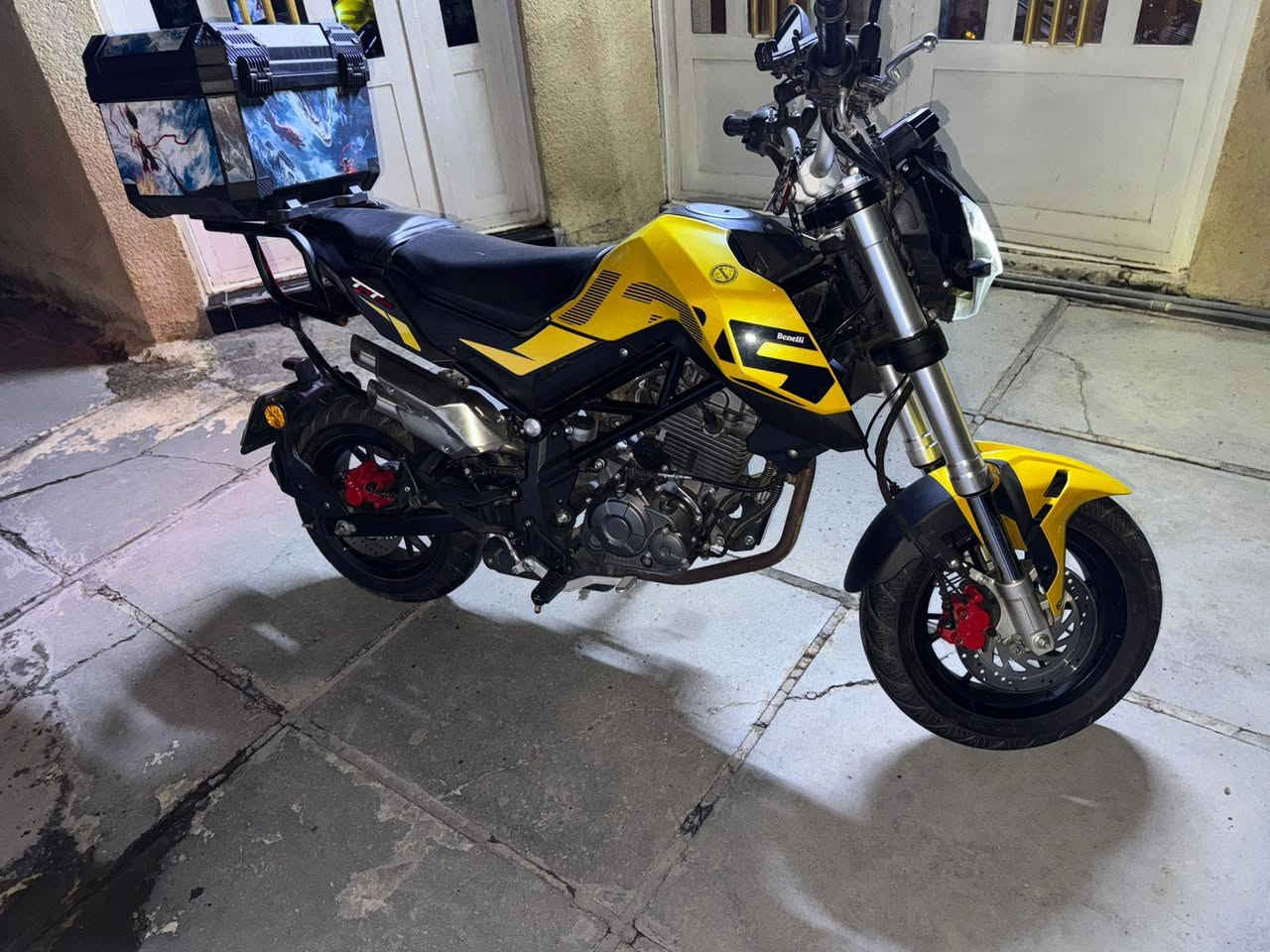 السلام عليكم شباب دراجه *BENELLI 135* ايطالي *محرك* *135*   للبيع موديل *٢١*  مشتغله ب سنه ب *٢٤* بغداد السعر *٢.٥٠٠* رقم بغداد  بيه مجال قليل
***********

