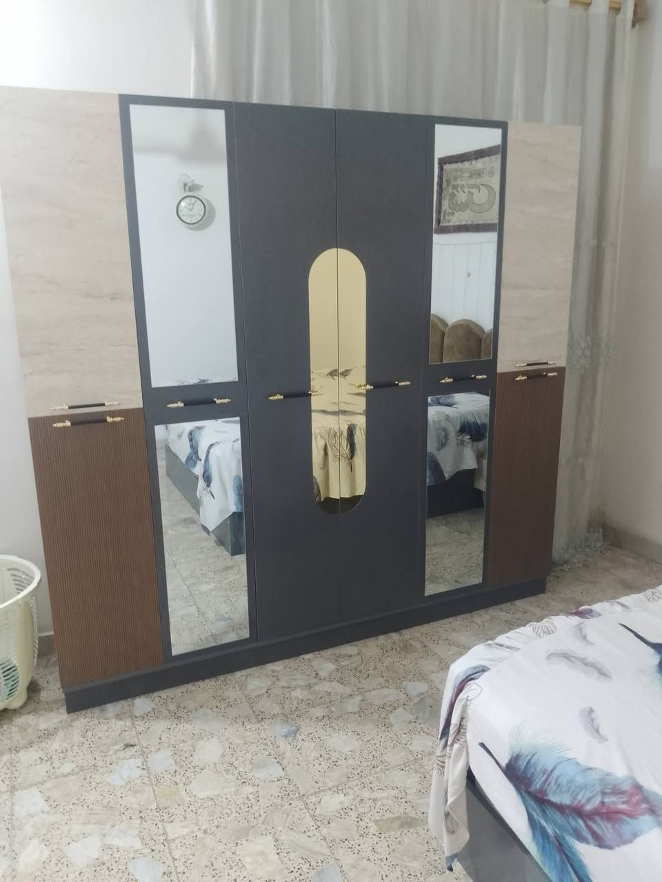 السلام عليكم غرفه جديده للبيع مكاني البلديات سعرها 500 مابيها اي ضرر غير متواجد على الفيس موبايل *********** بي واتساب
