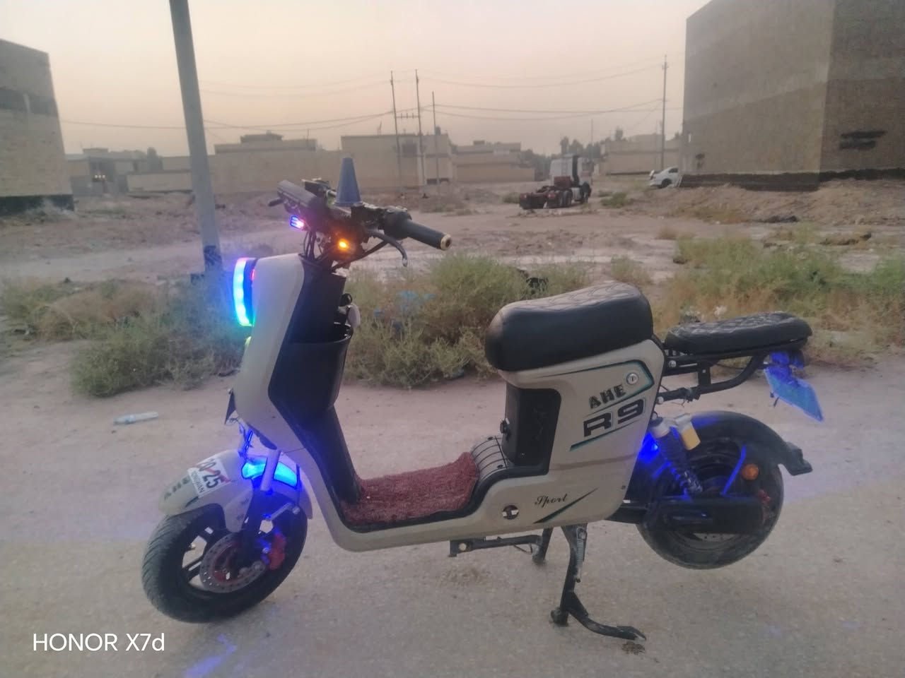 سلام عليكم دراجه شحن ار ٩ اربعه بطاريات فول بصمات كرتات تشغيل عن بعد دراجه خير من الله السعر 375 مجال. رقم الهاتف ***********
