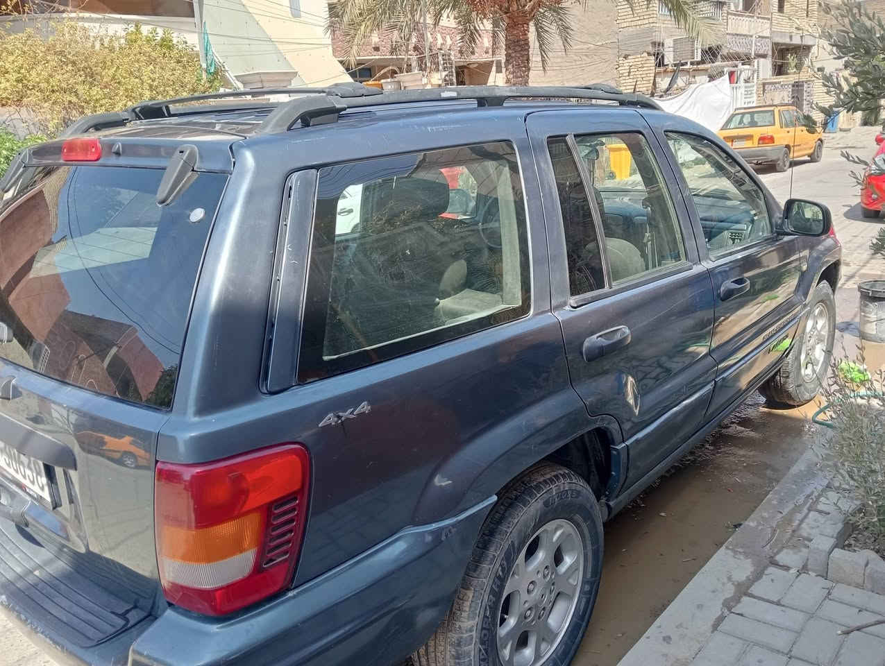 السلام عليكم جيب شيروكي موديل 2000 محرك ستة السيارة جاهزة وخير من الله ما بيها اي تحوير محرك كير بلادي نقص فقط تبريد رقم شمالي تحويل ثاني يوم سعر 50 ورقة مكاني الشعب حي البساتين هاتف ***********
