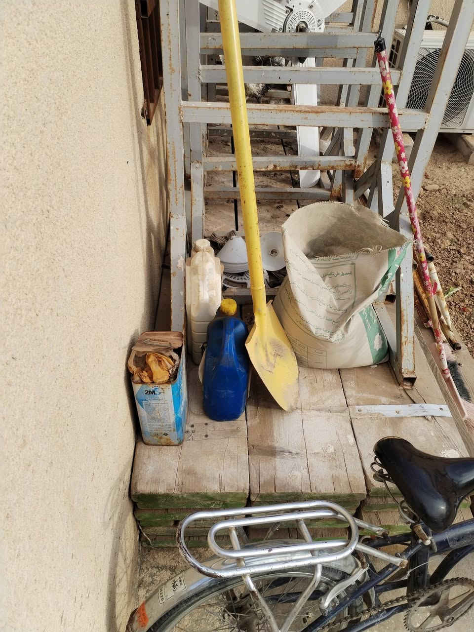 سلام عليكم سكله للبيع درابات العدد ٢٢ دراب الطول ٤ متر والعرض ٣٠ سم وحدايد ١٢ حديده تفصال الاستفسار *********** العنوان النجف
